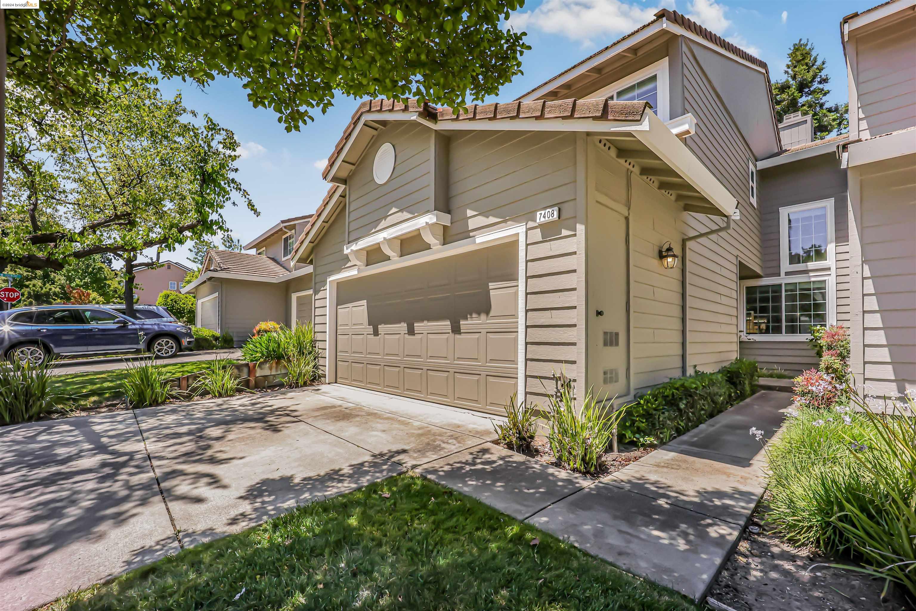 7408 Rolling Hills Cir
