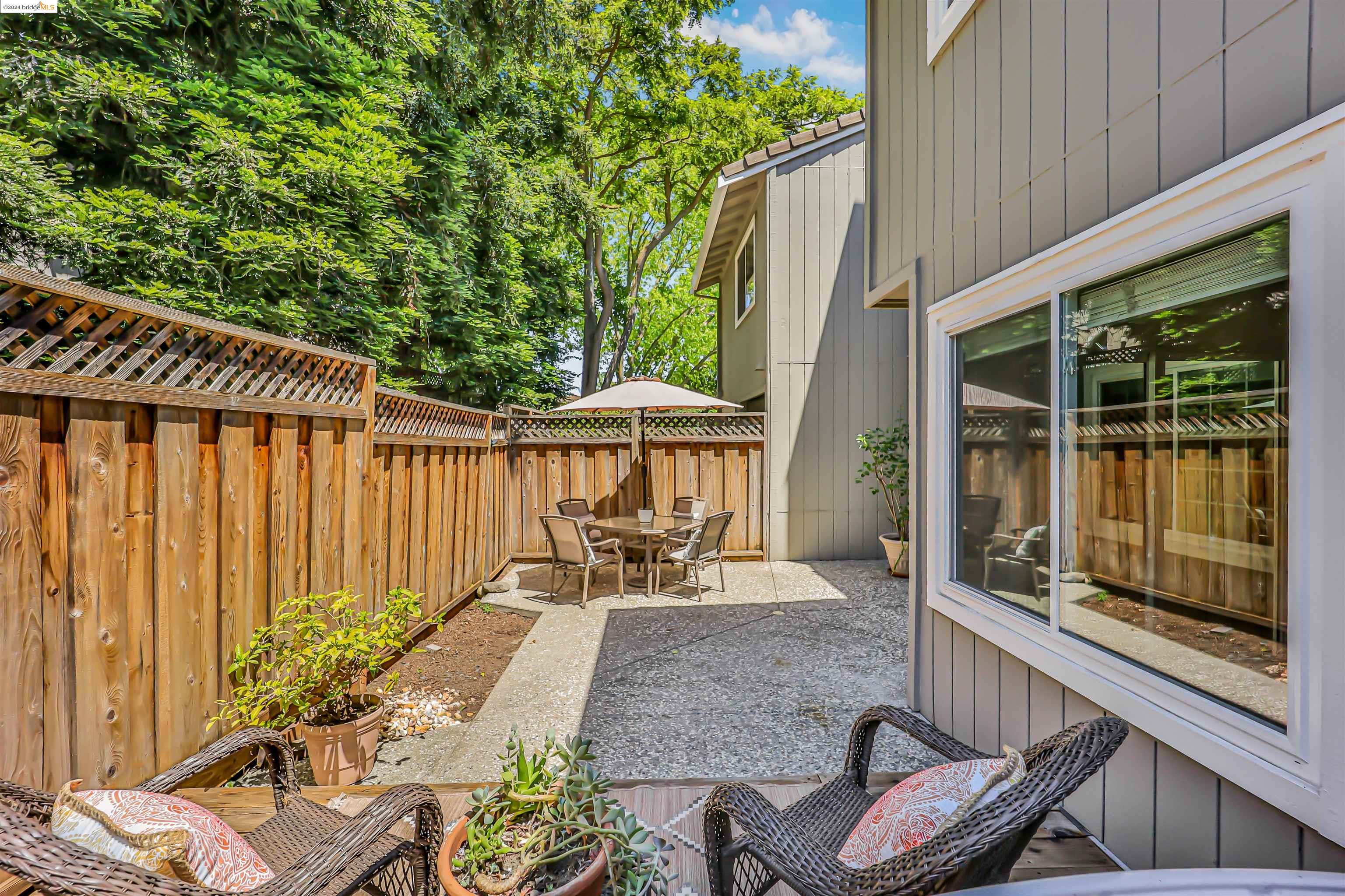 7408 Rolling Hills Cir