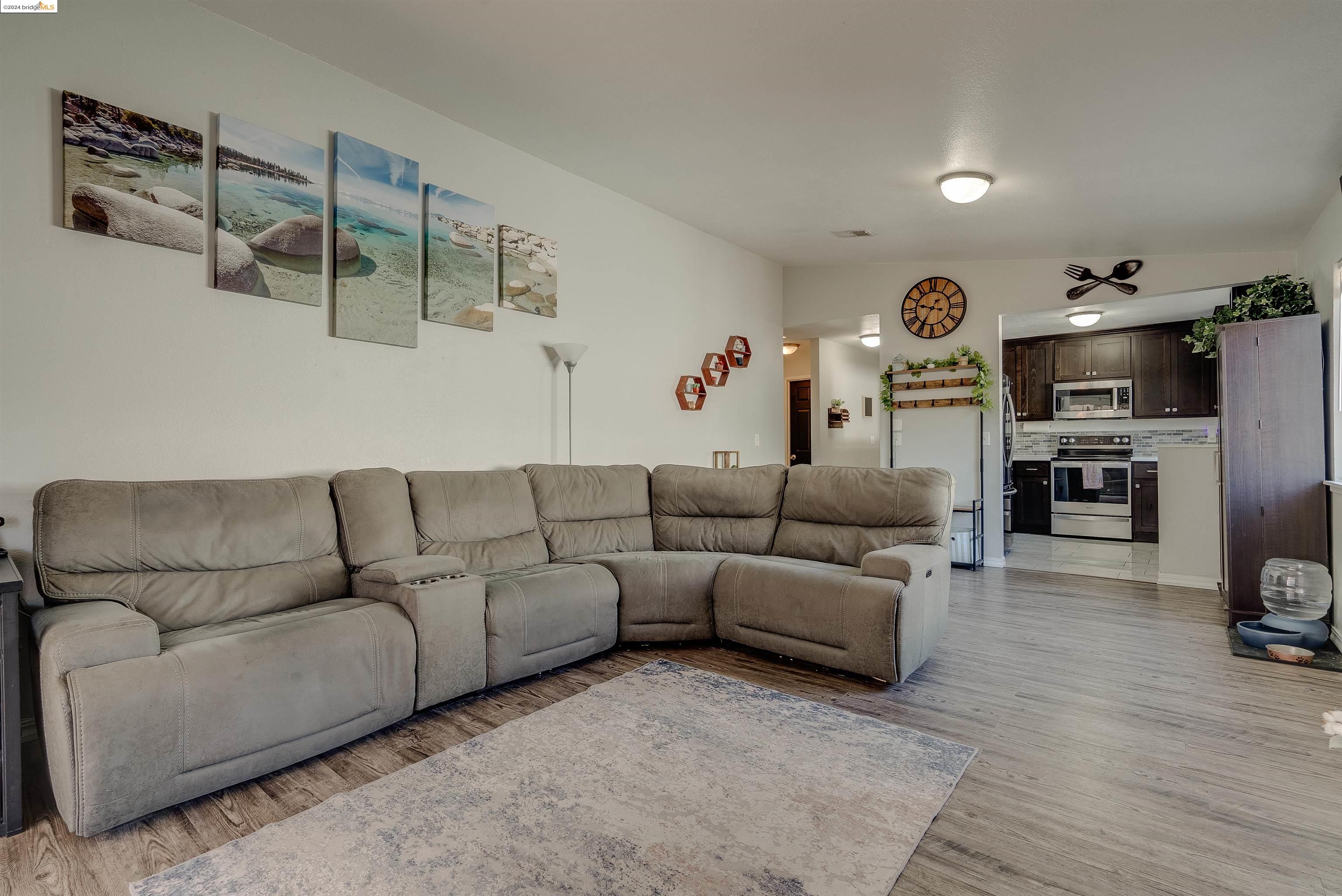 390 Hazelnut Ln