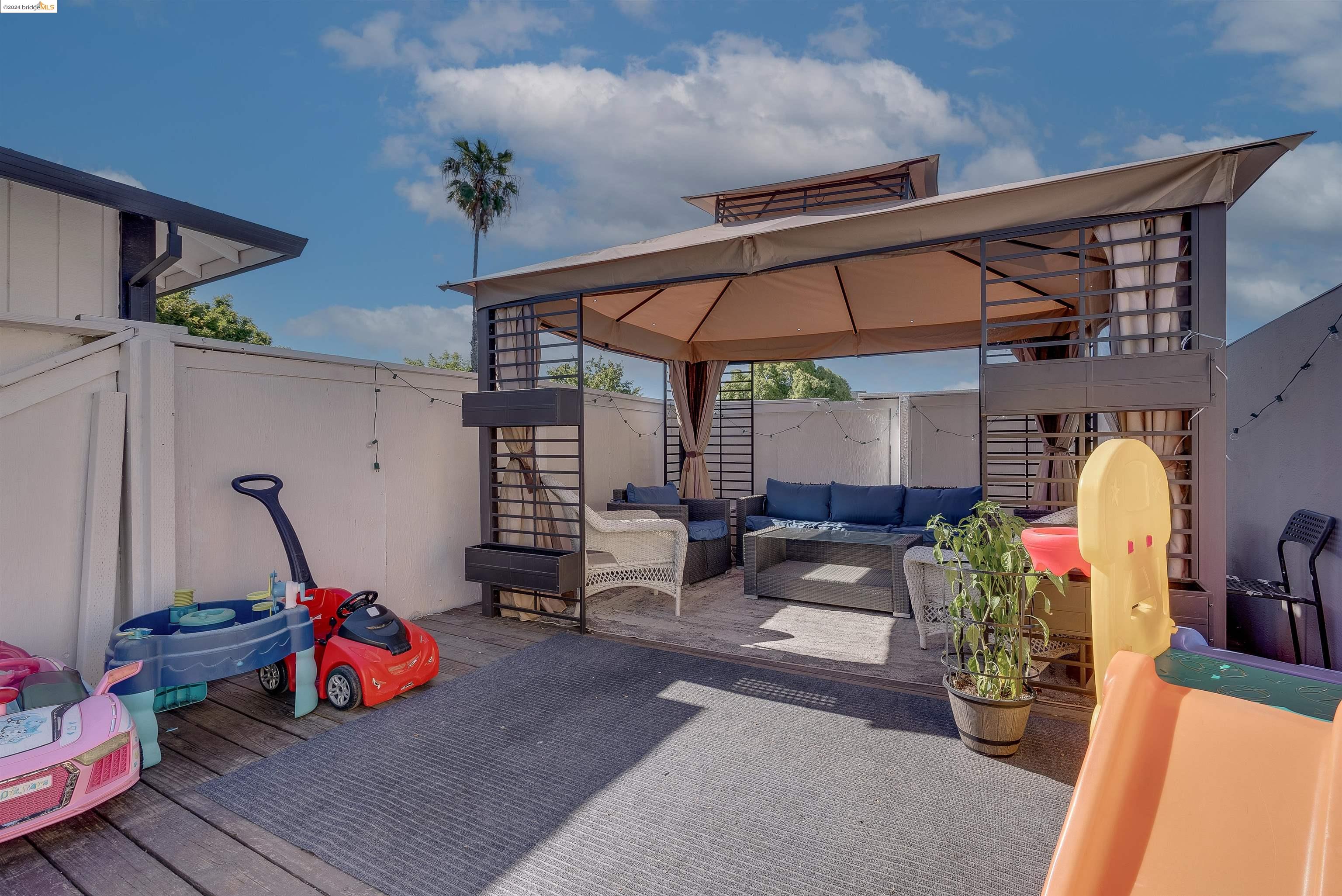 390 Hazelnut Ln