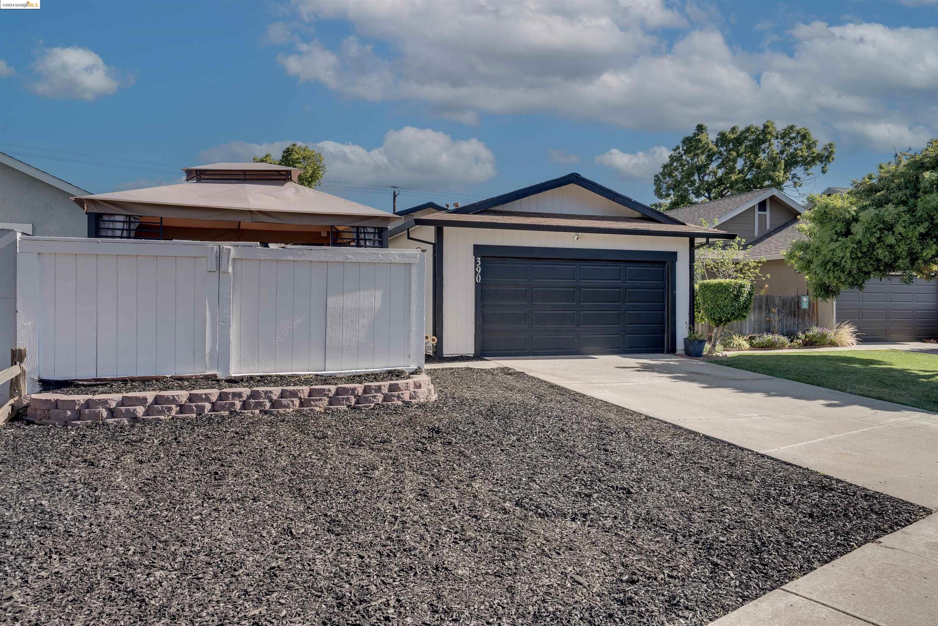 390 Hazelnut Ln