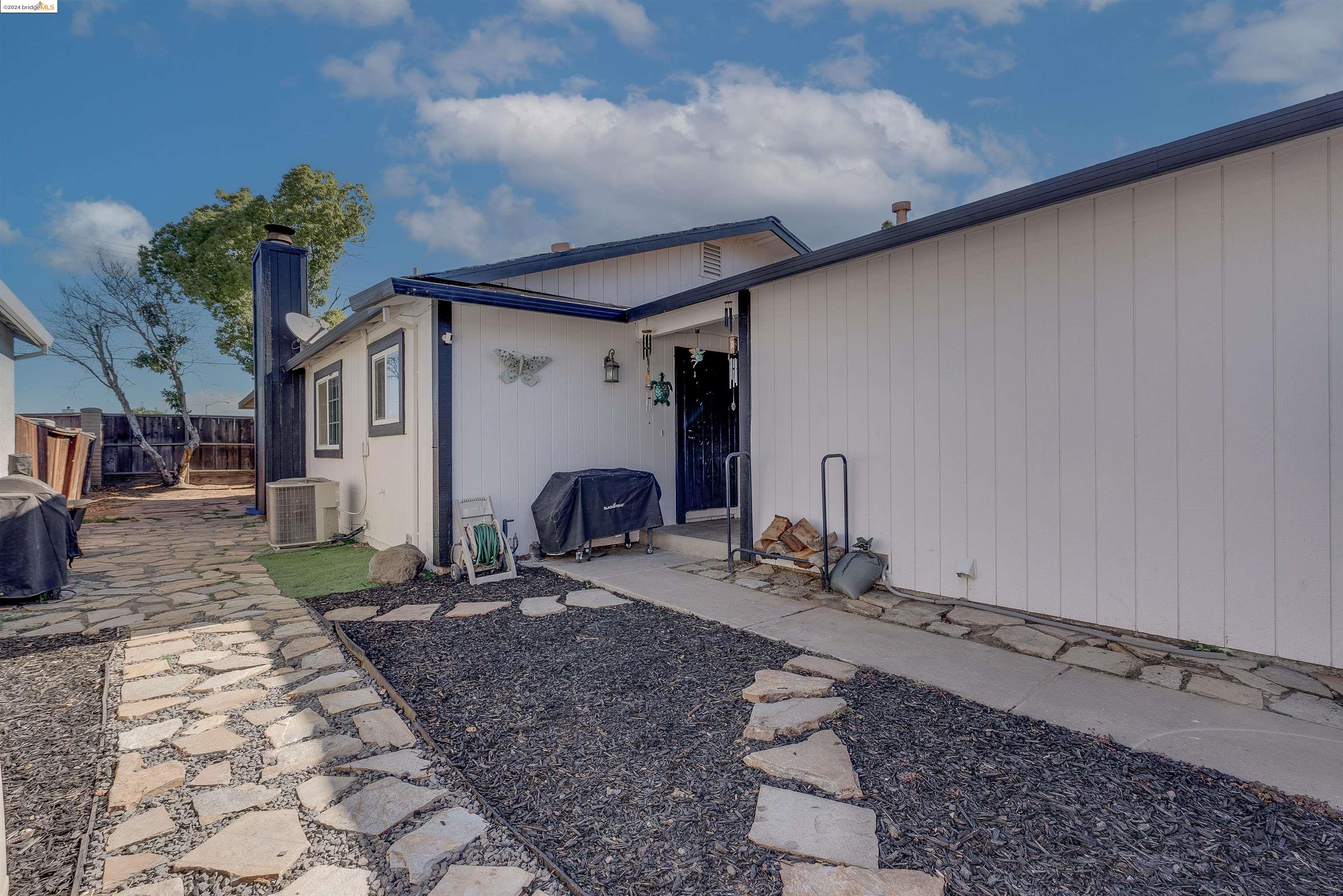 390 Hazelnut Ln
