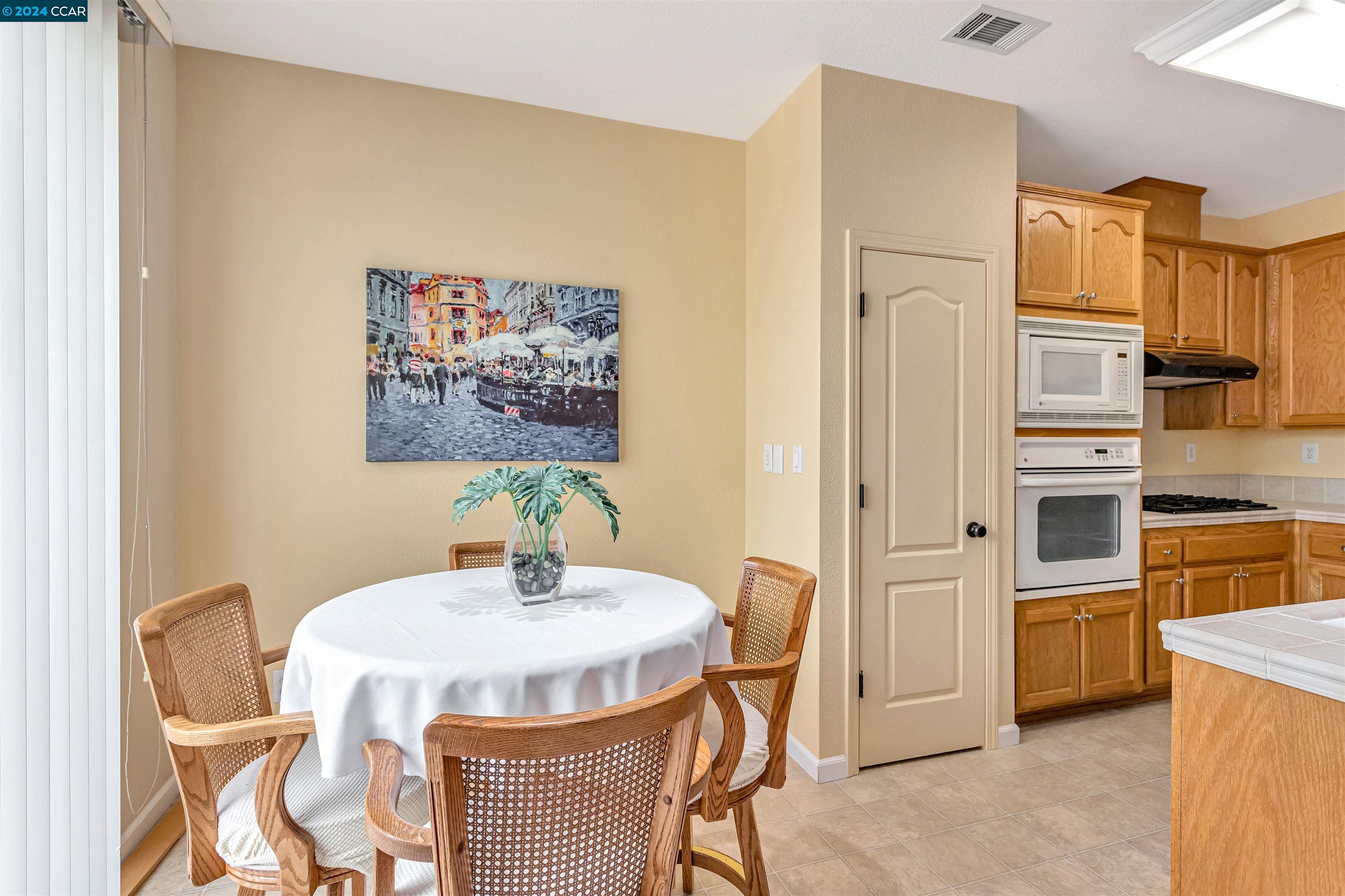 2385 Fieldgate Dr