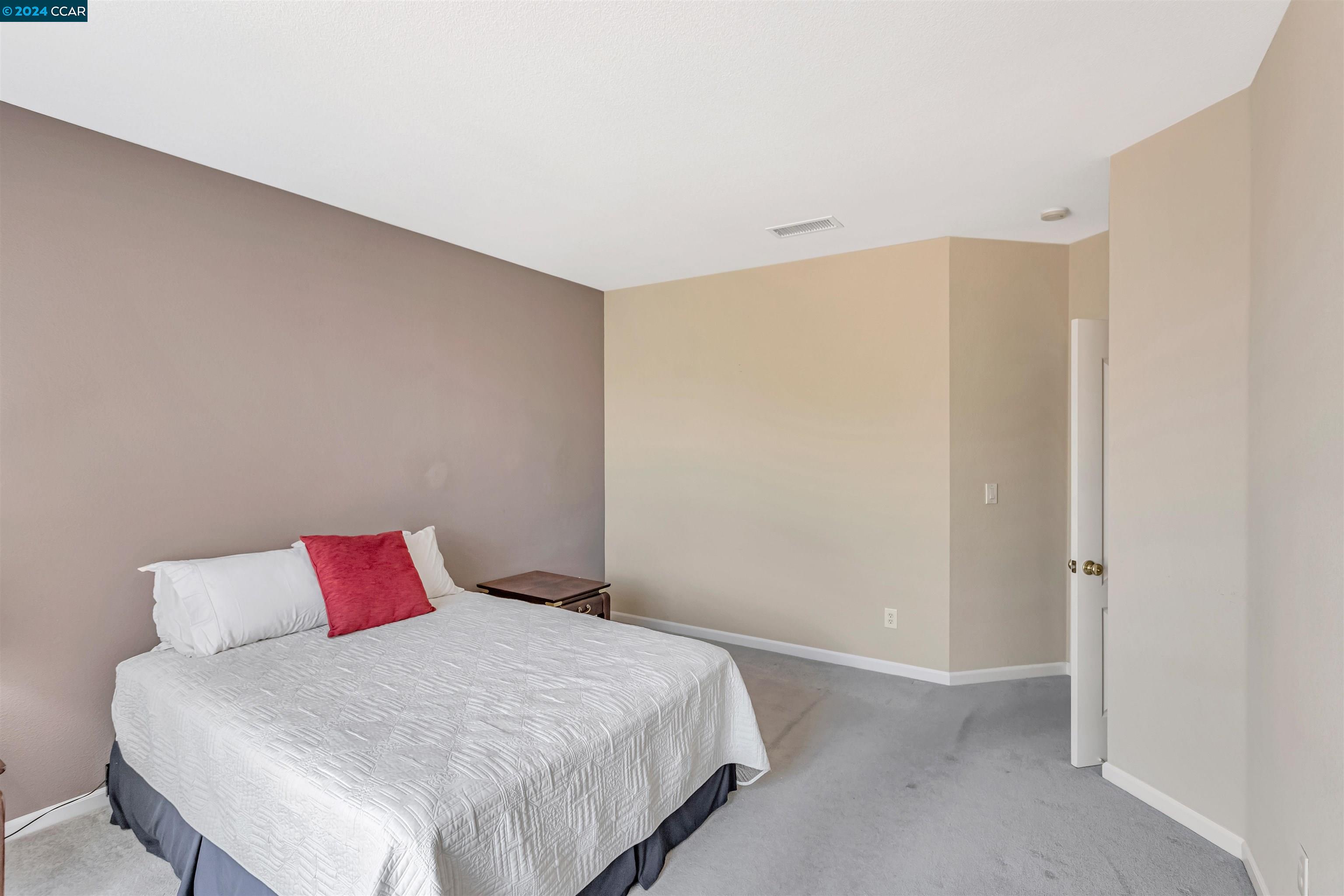 2385 Fieldgate Dr