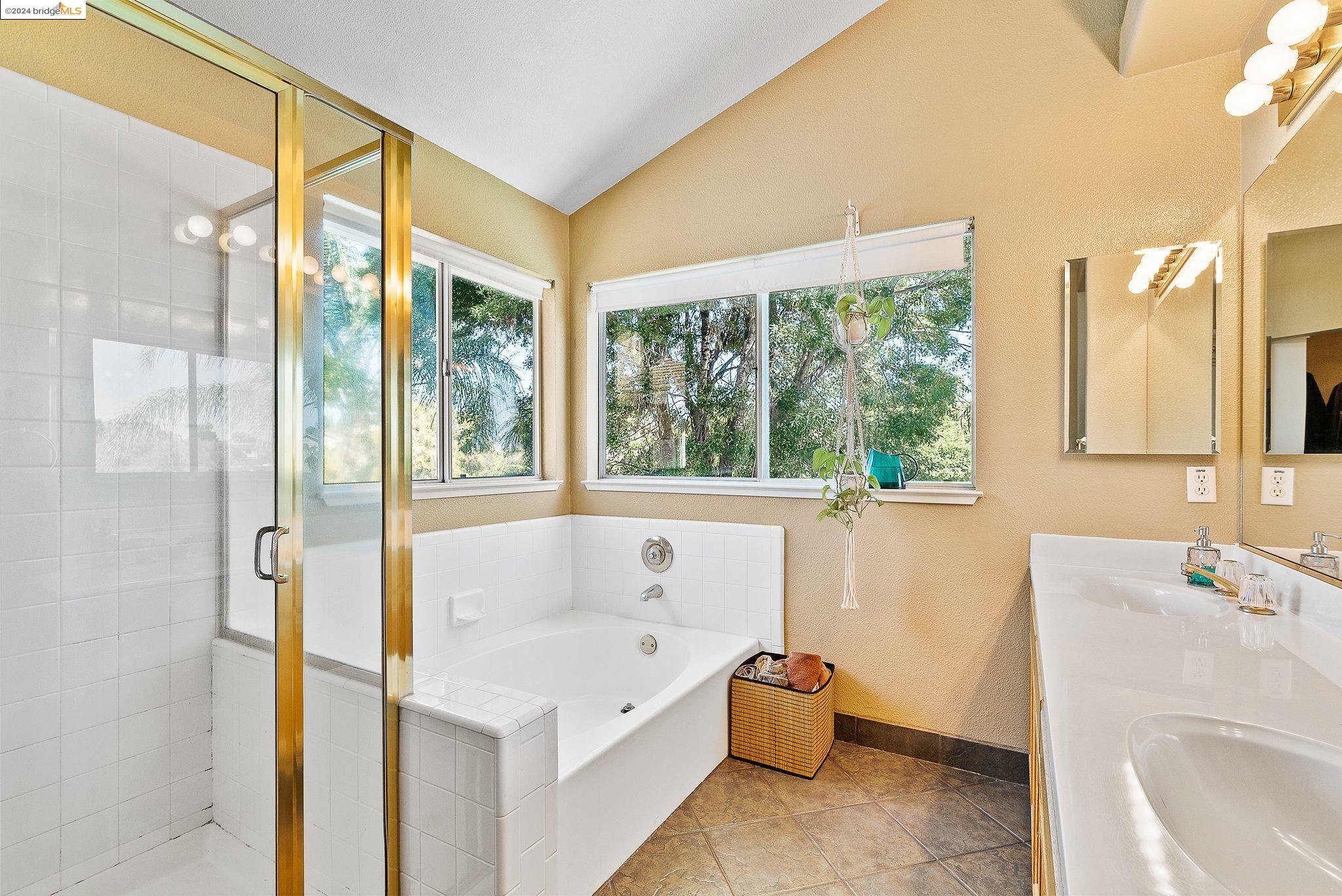763 Canyonwood Ct