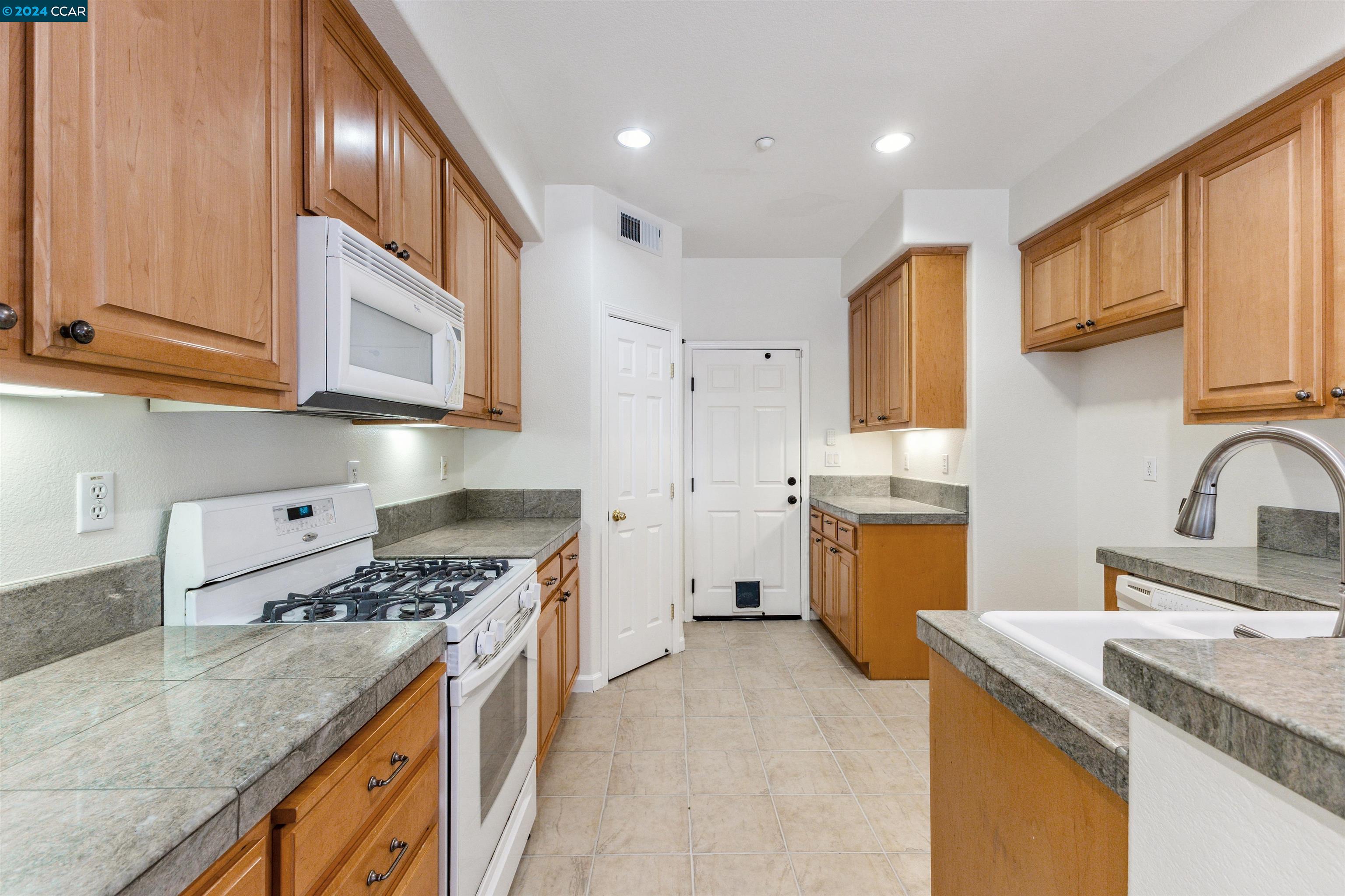 227 Washington Dr