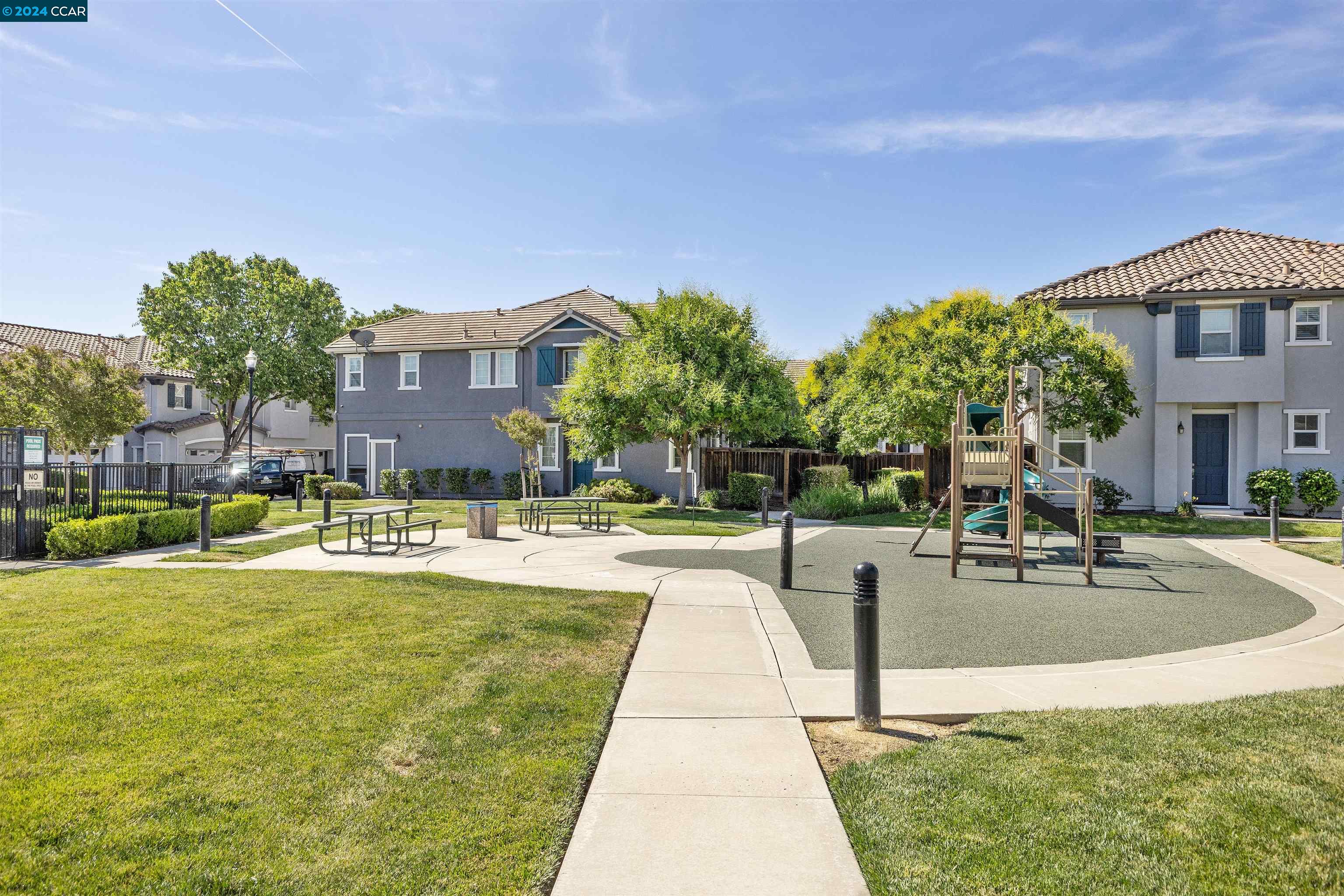 227 Washington Dr
