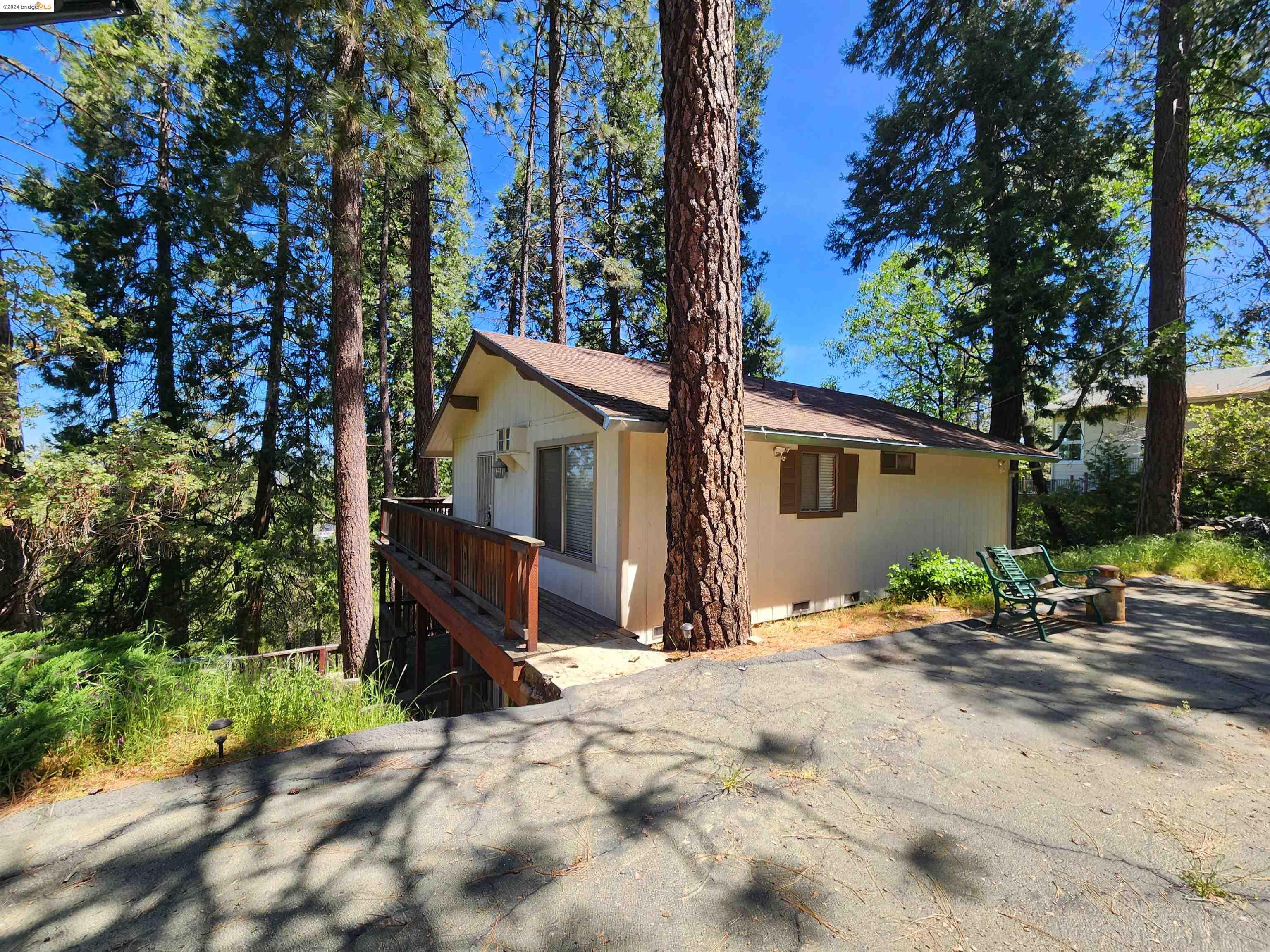 12869 Mueller Dr