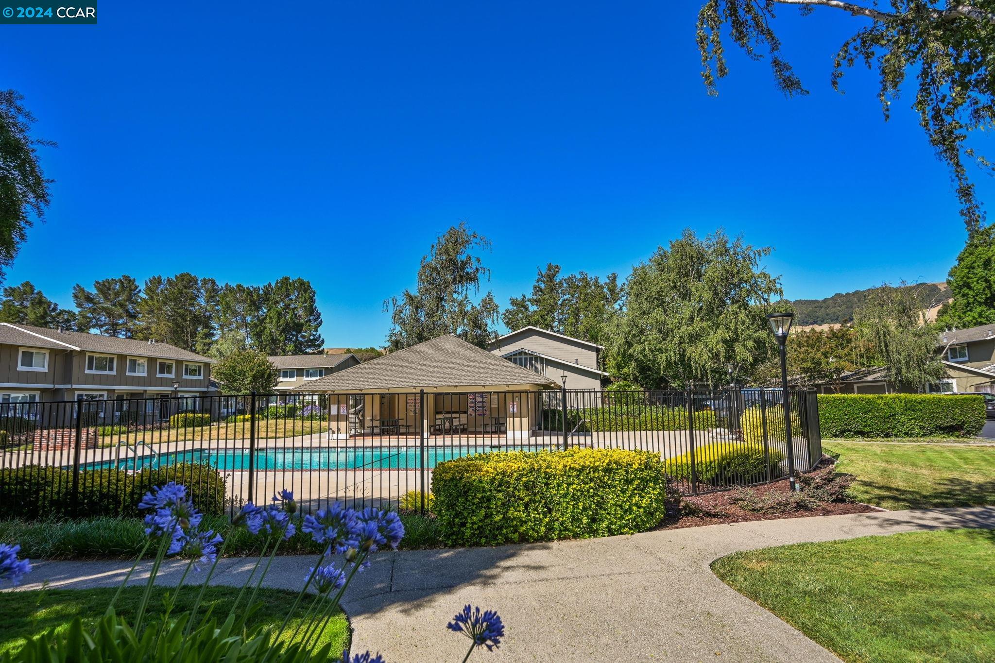 122 Summerside Cir