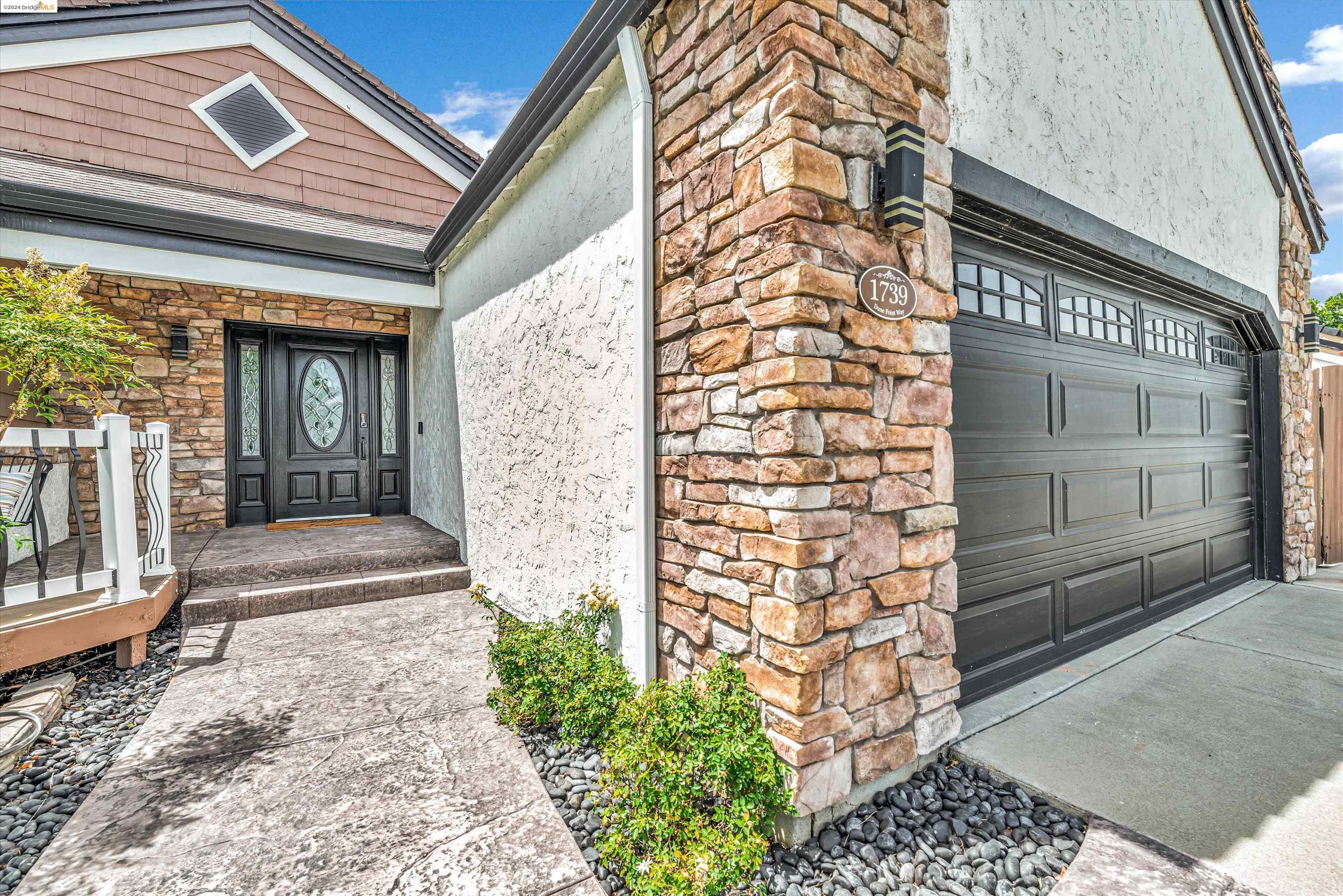 1739 Dune Point Way
