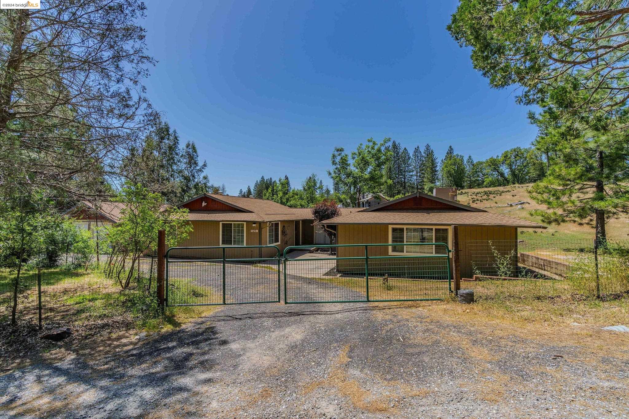 5201 Loma Serena