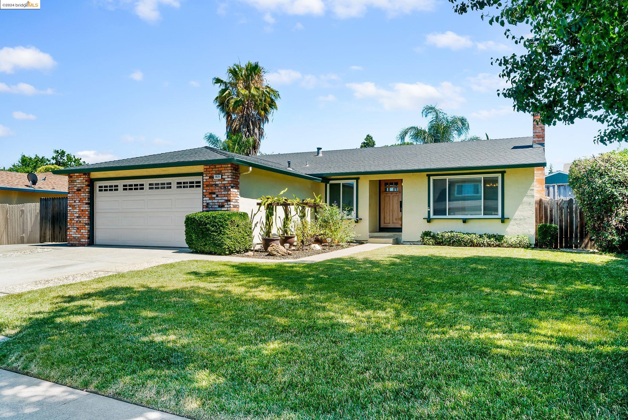 1021 Doncaster Dr