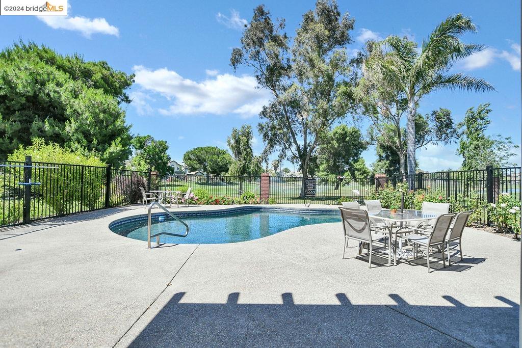 2867 Cherry Hills Dr