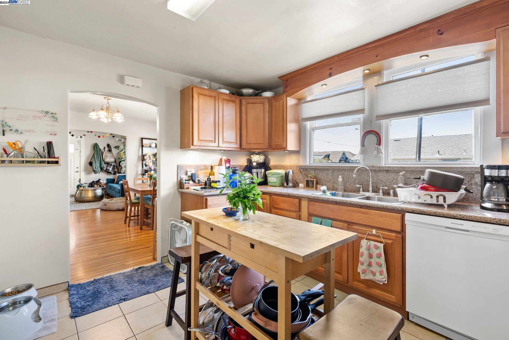 3803 Midvale Ave