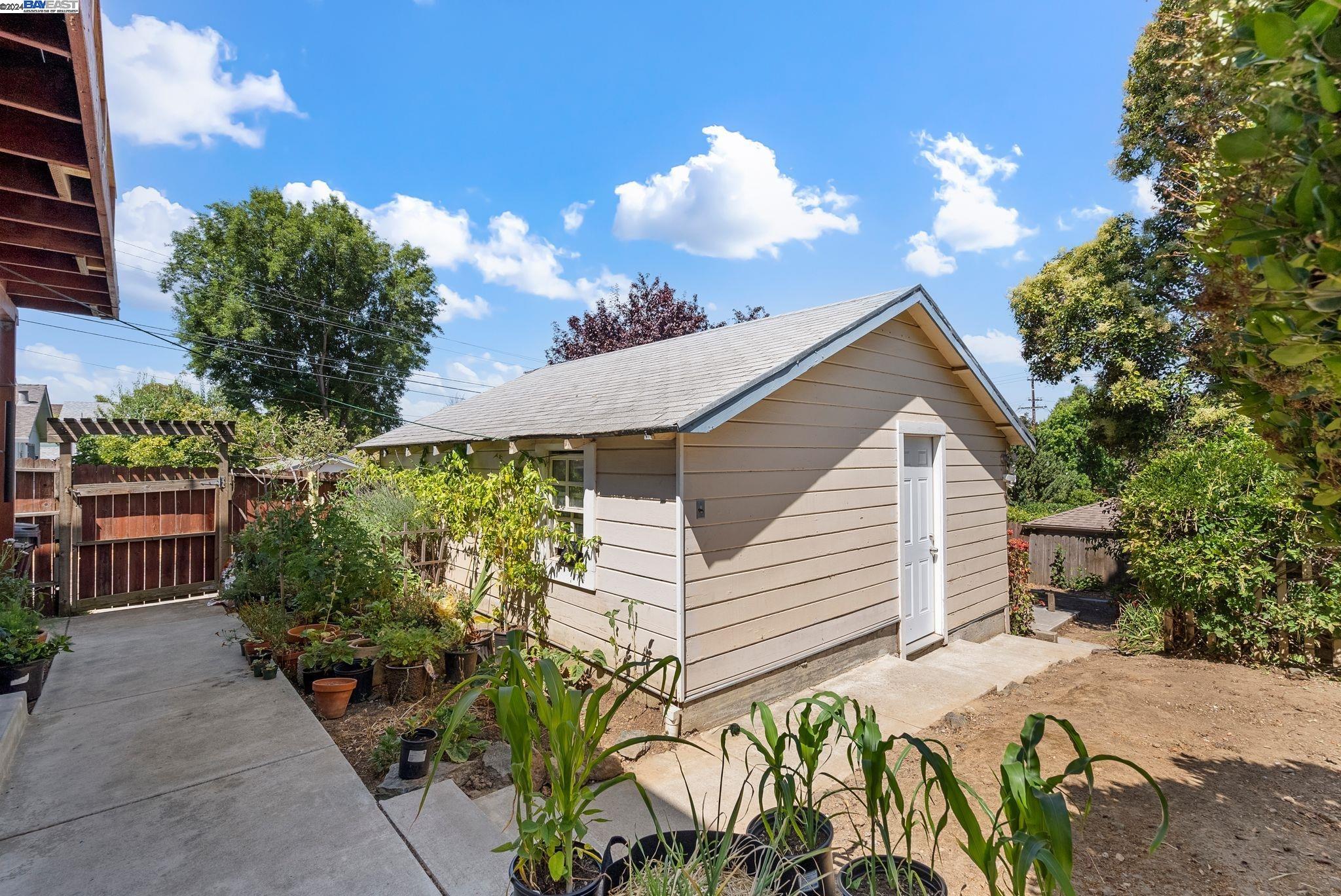 3803 Midvale Ave