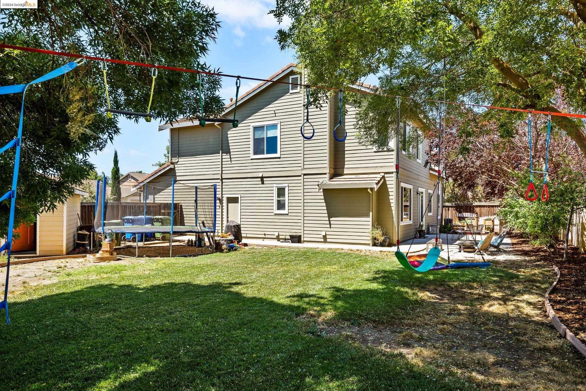 573 Mendota St