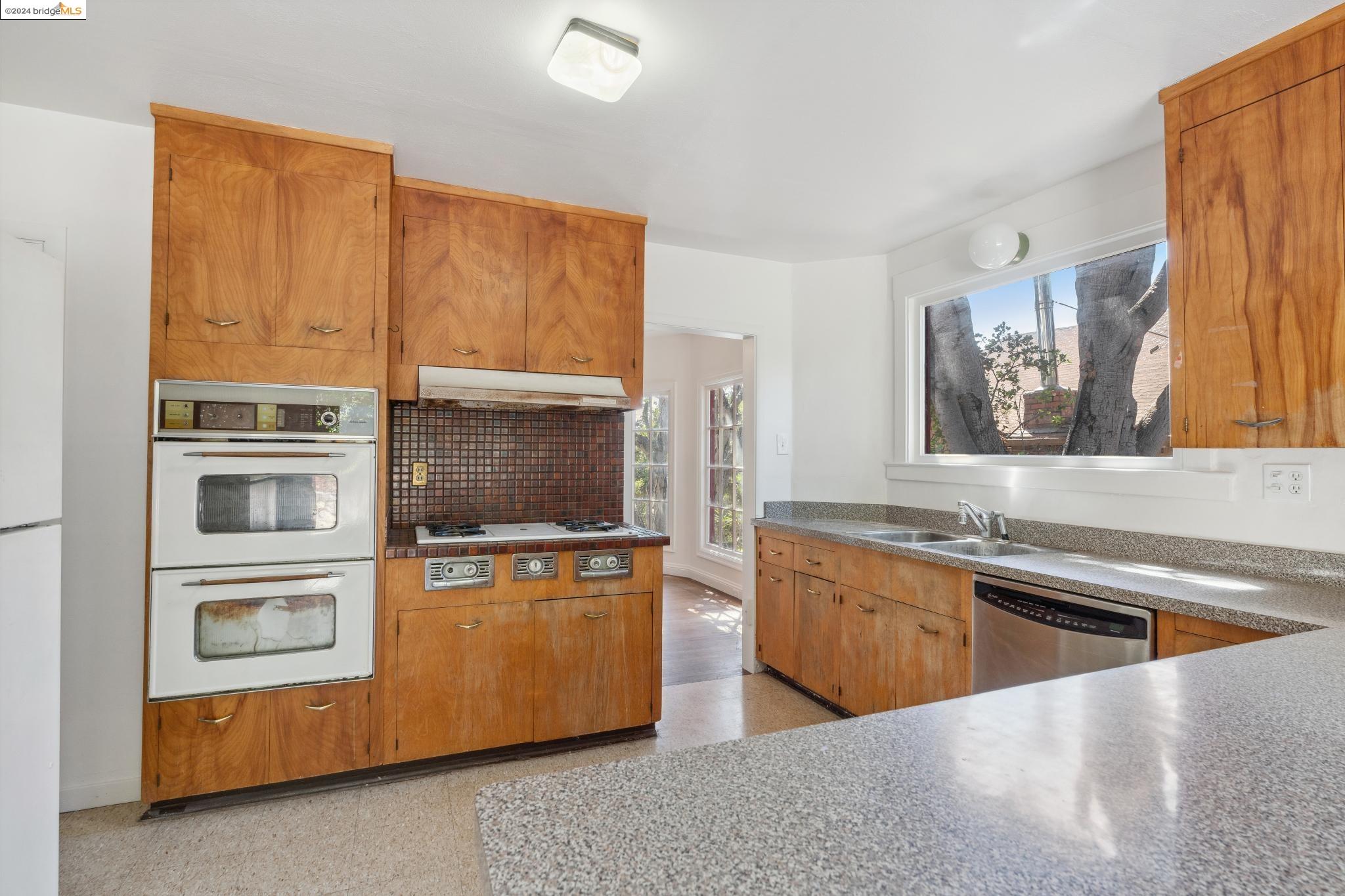 653 Colusa Ave