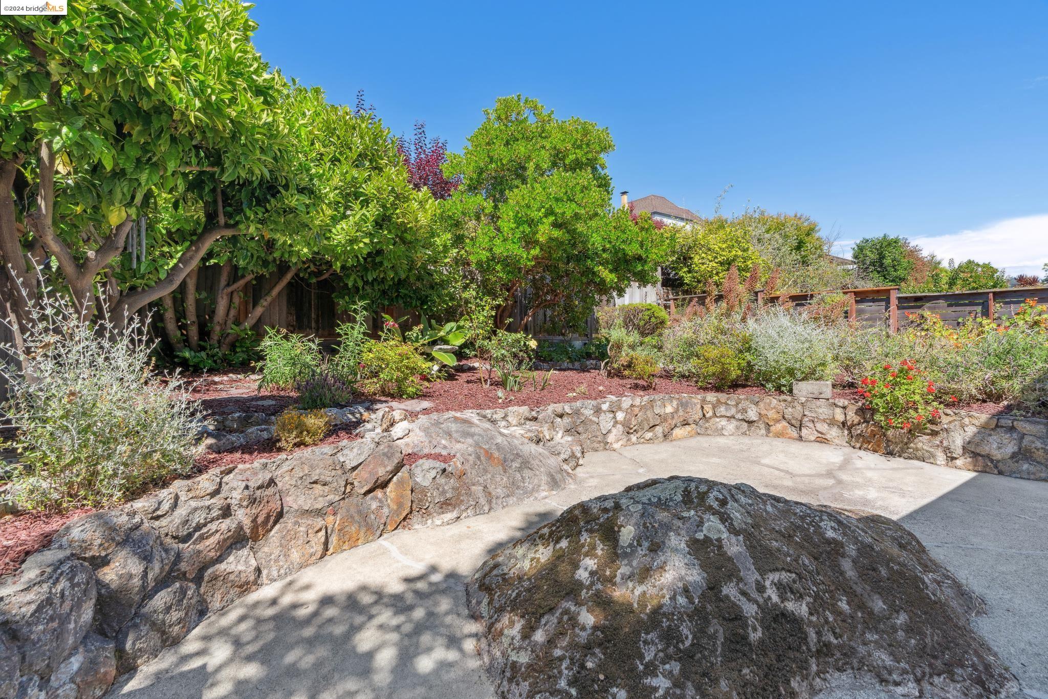 653 Colusa Ave