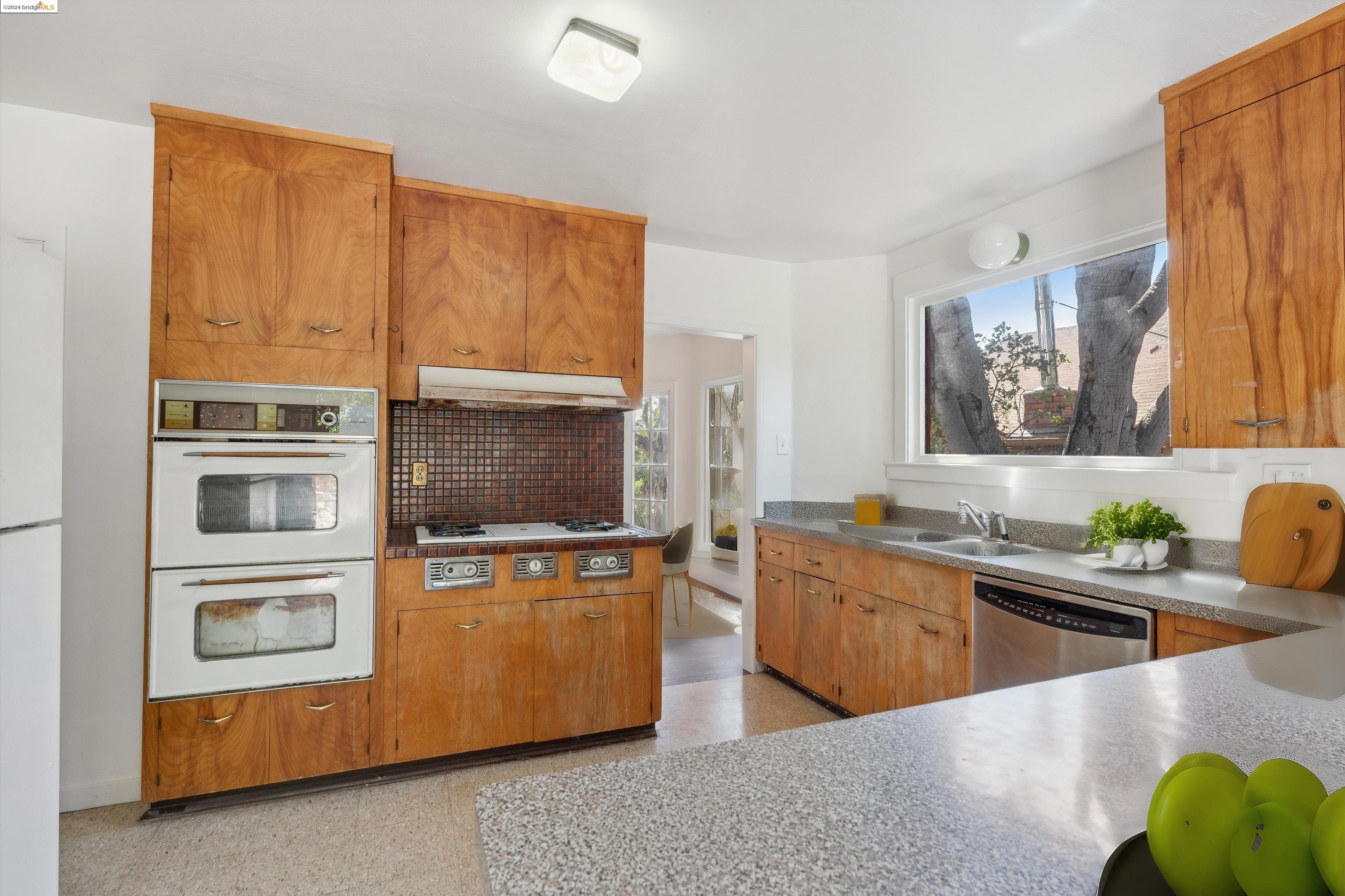 653 Colusa Ave