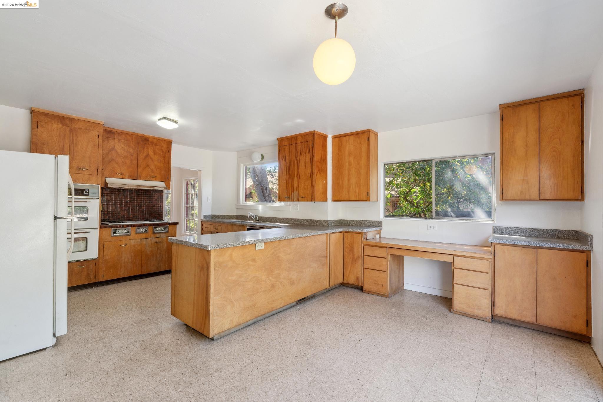 653 Colusa Ave