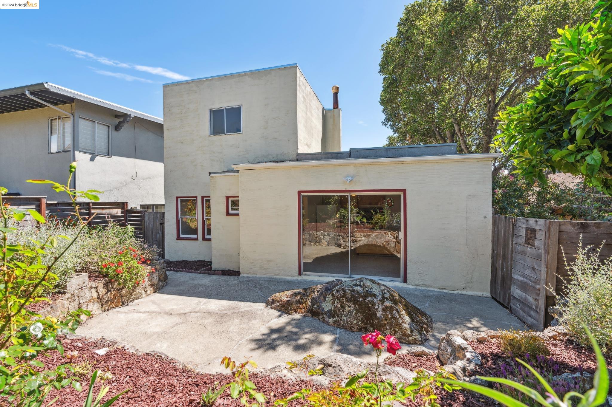 653 Colusa Ave