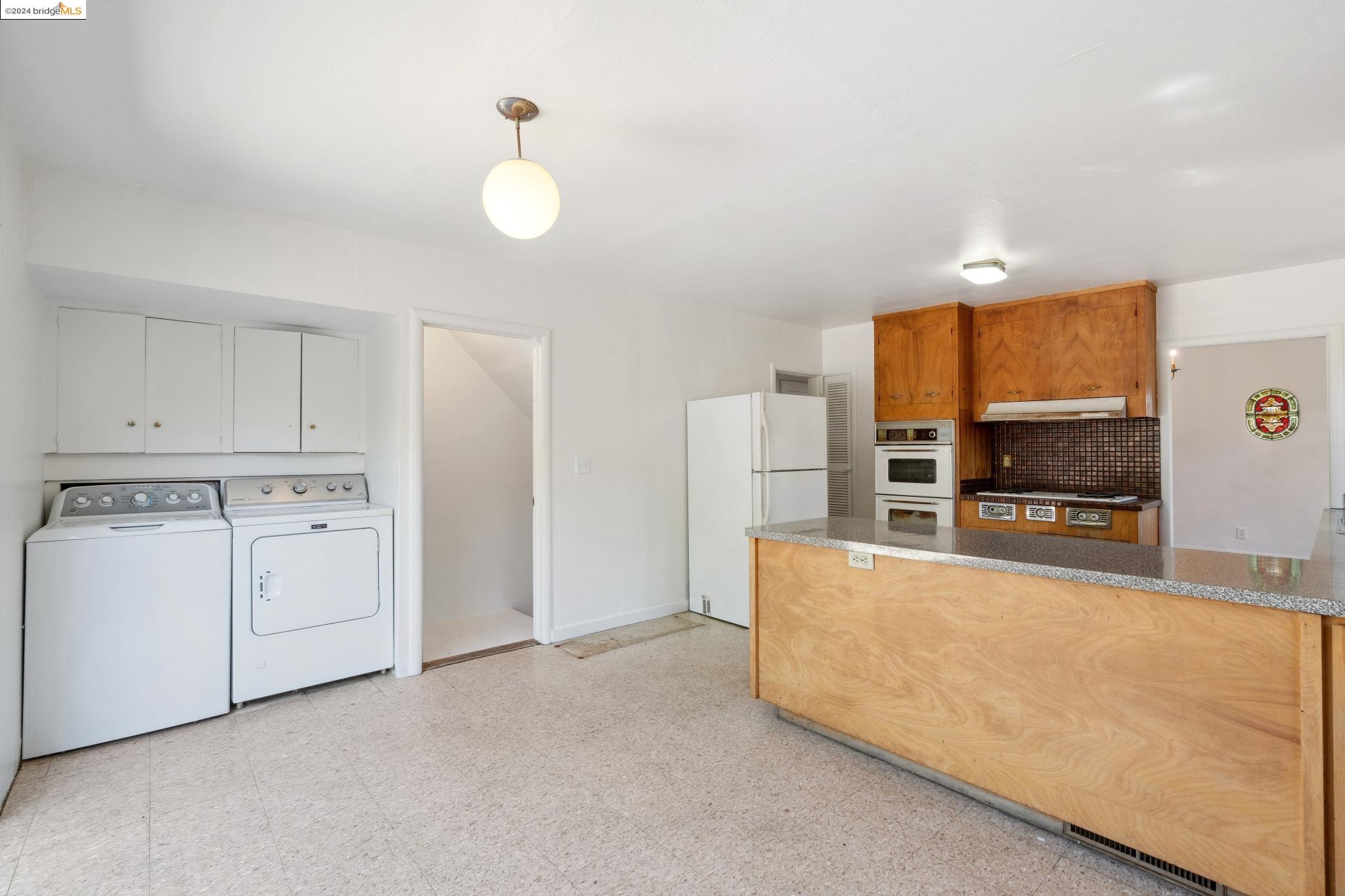 653 Colusa Ave