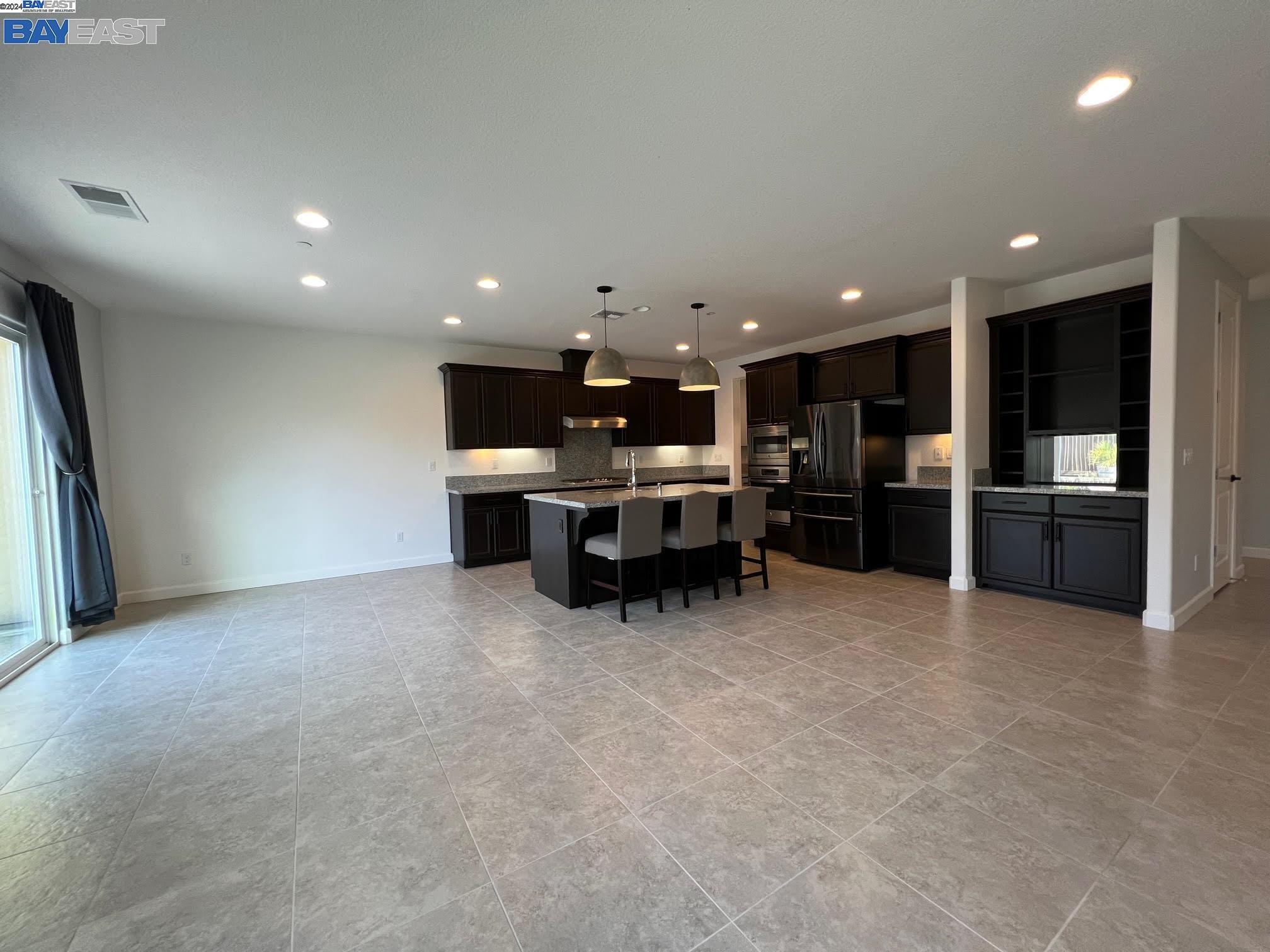 635 Auburn Way