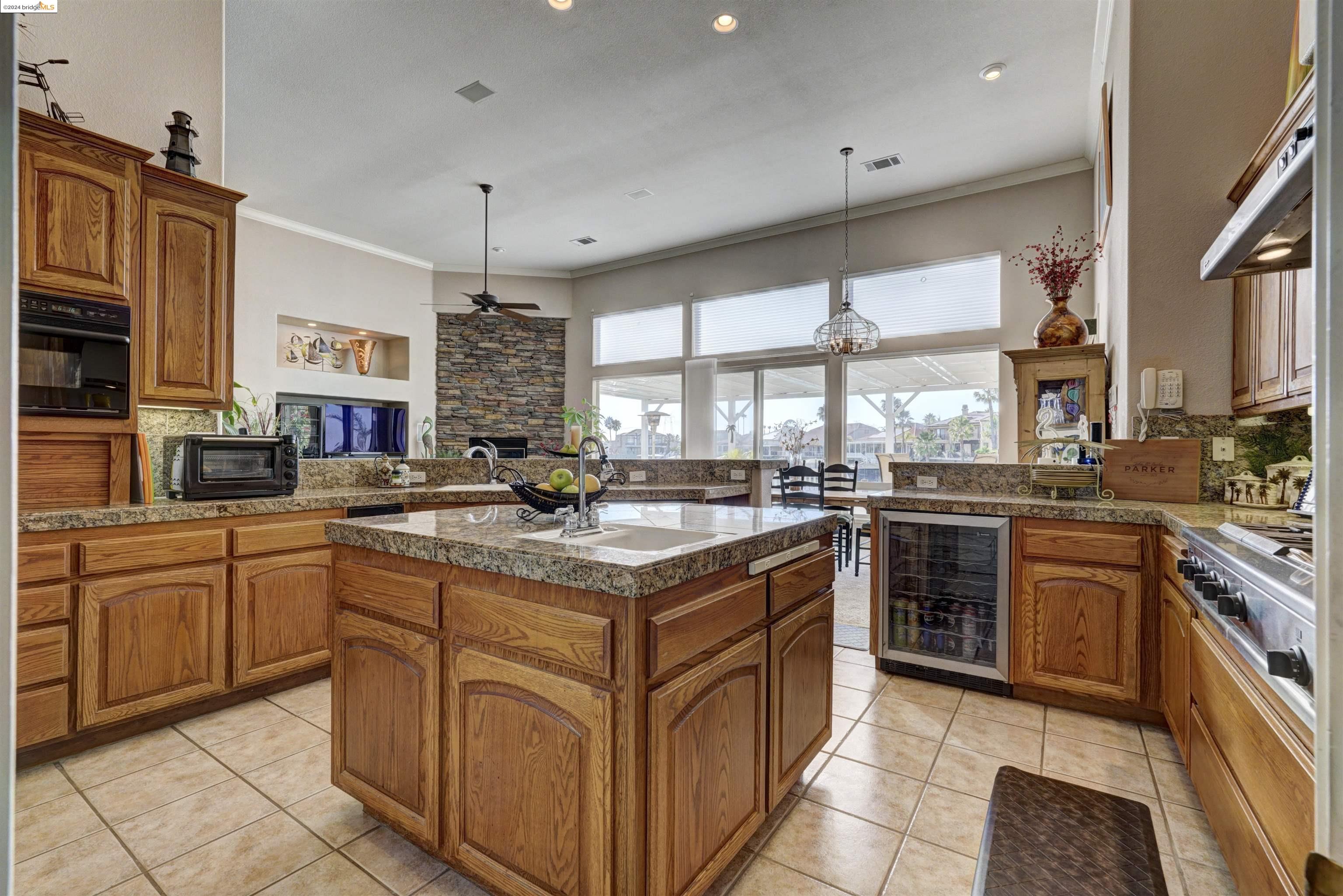 3937 Lighthouse Pl