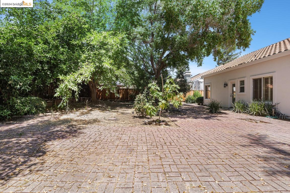 1221 Ocean Ct
