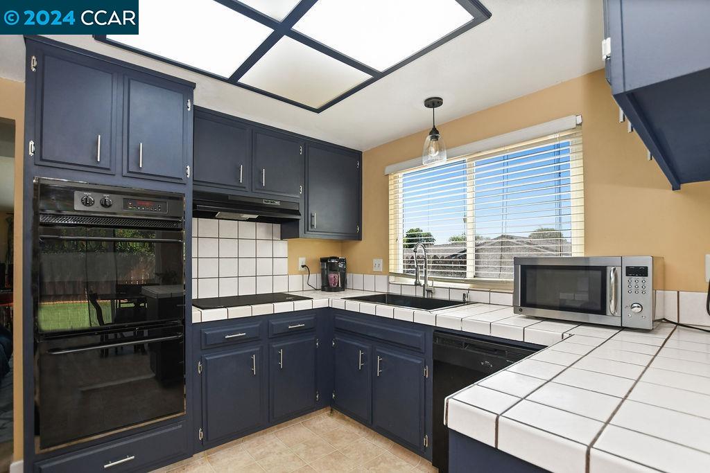 3305 Bluejay Drive