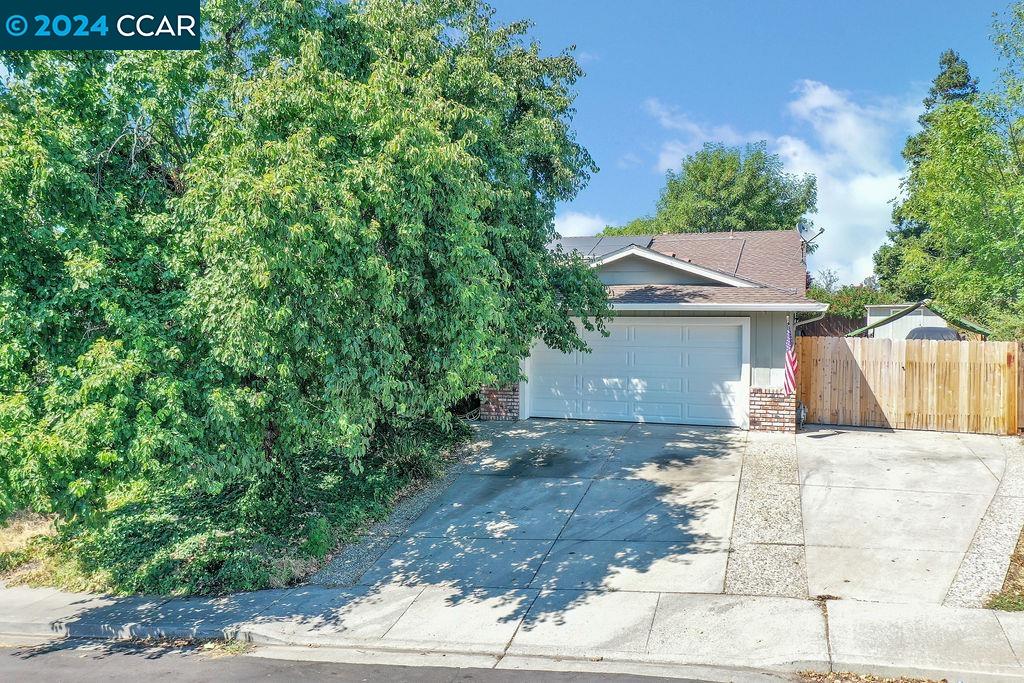3305 Bluejay Drive