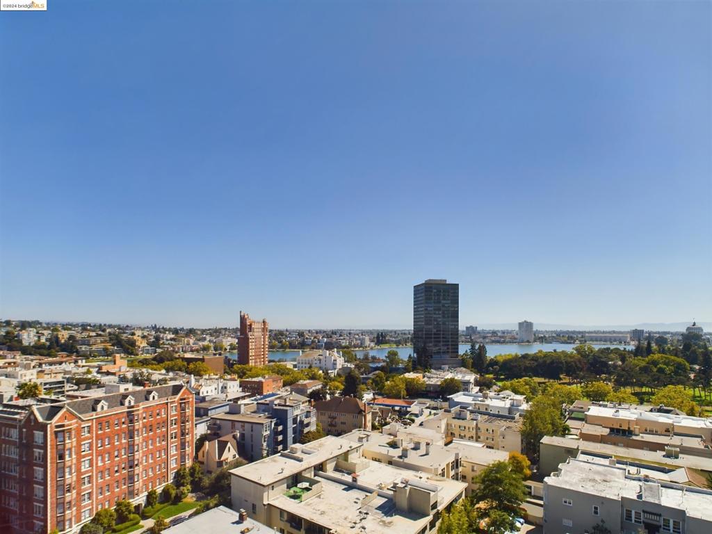 320 Lee St