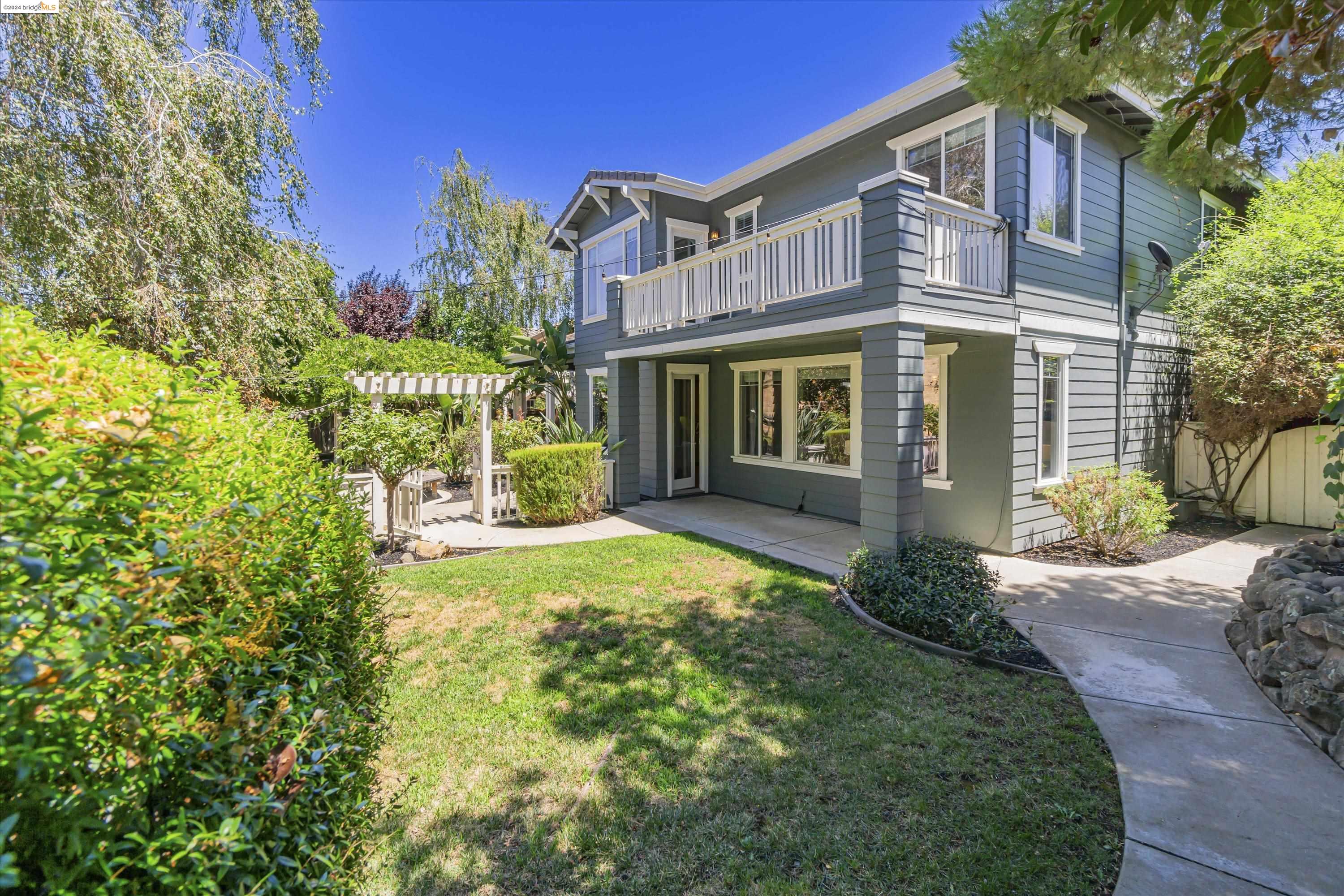 489 Lakeview Dr
