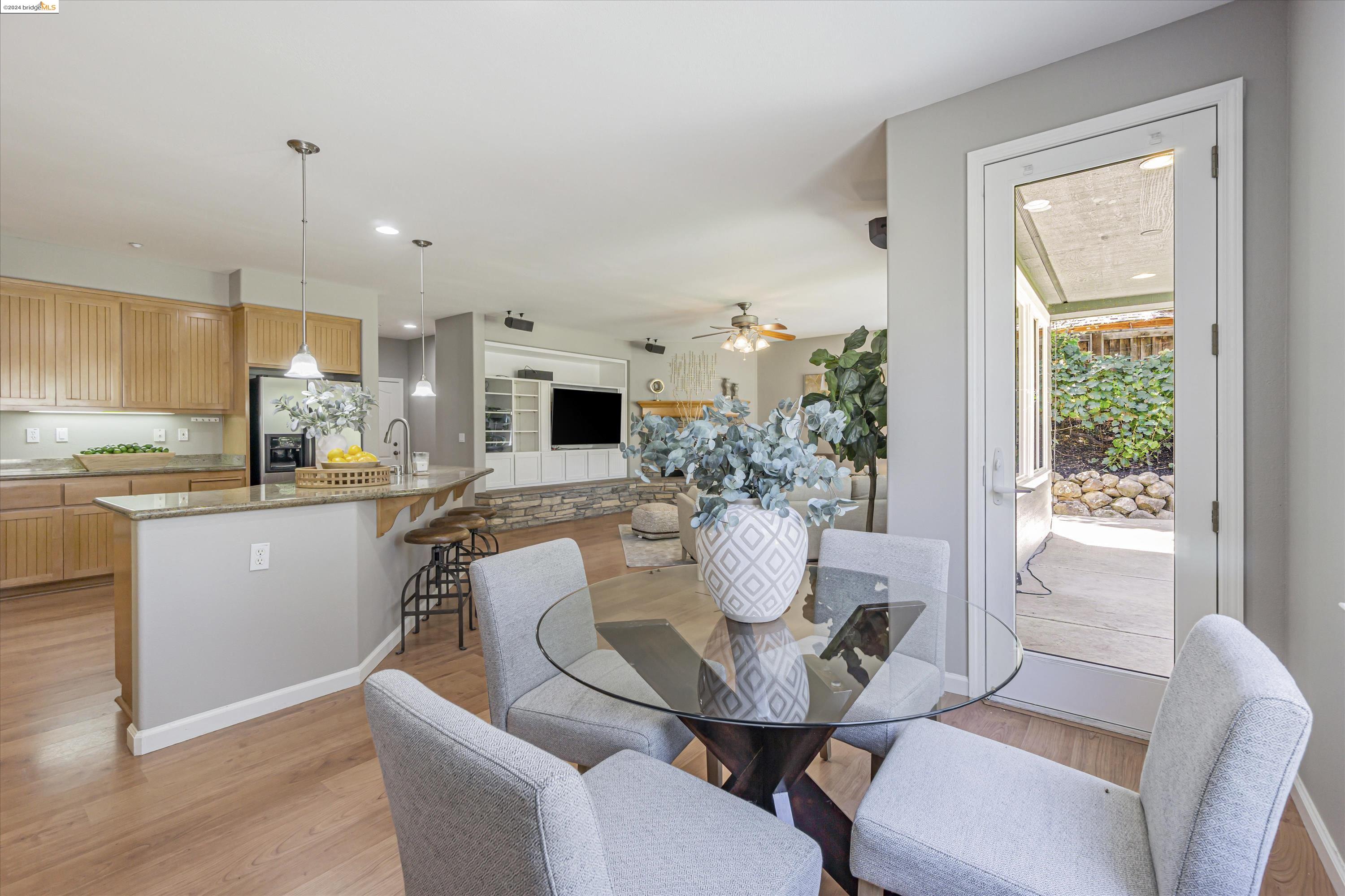 489 Lakeview Dr