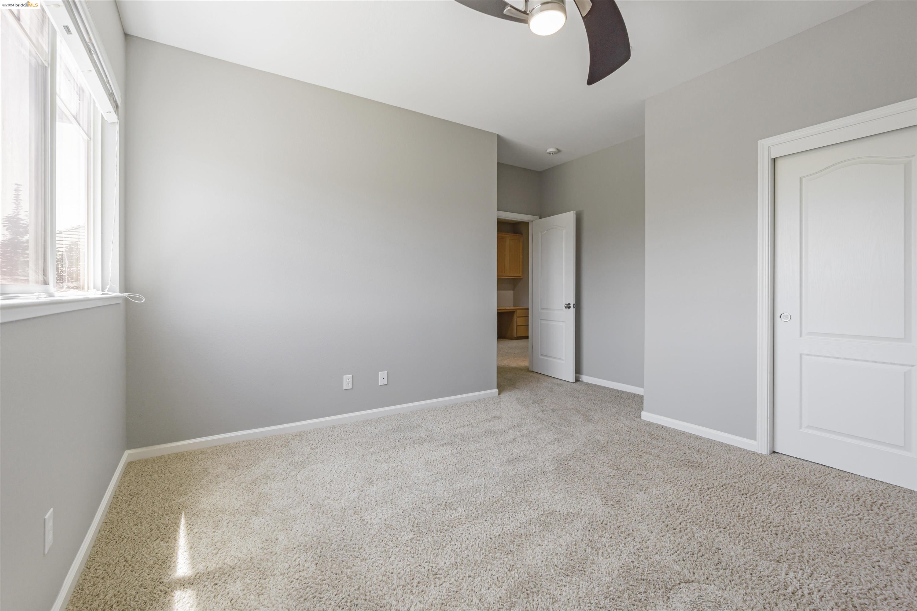 489 Lakeview Dr