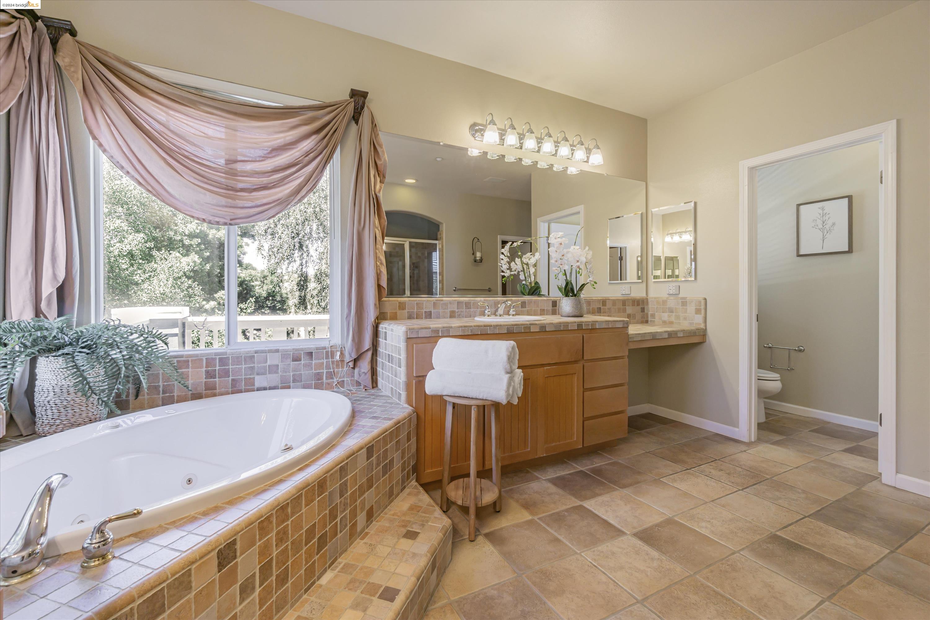 489 Lakeview Dr