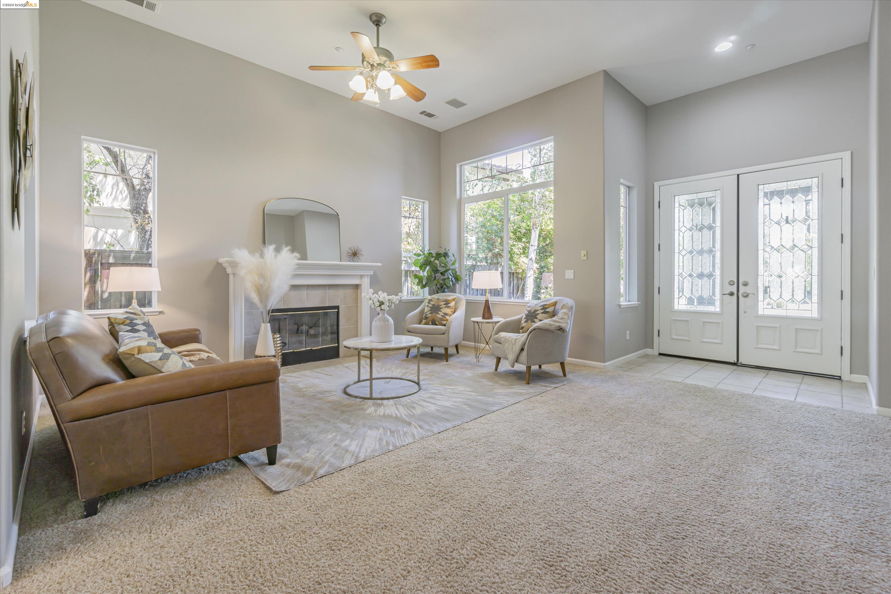 489 Lakeview Dr