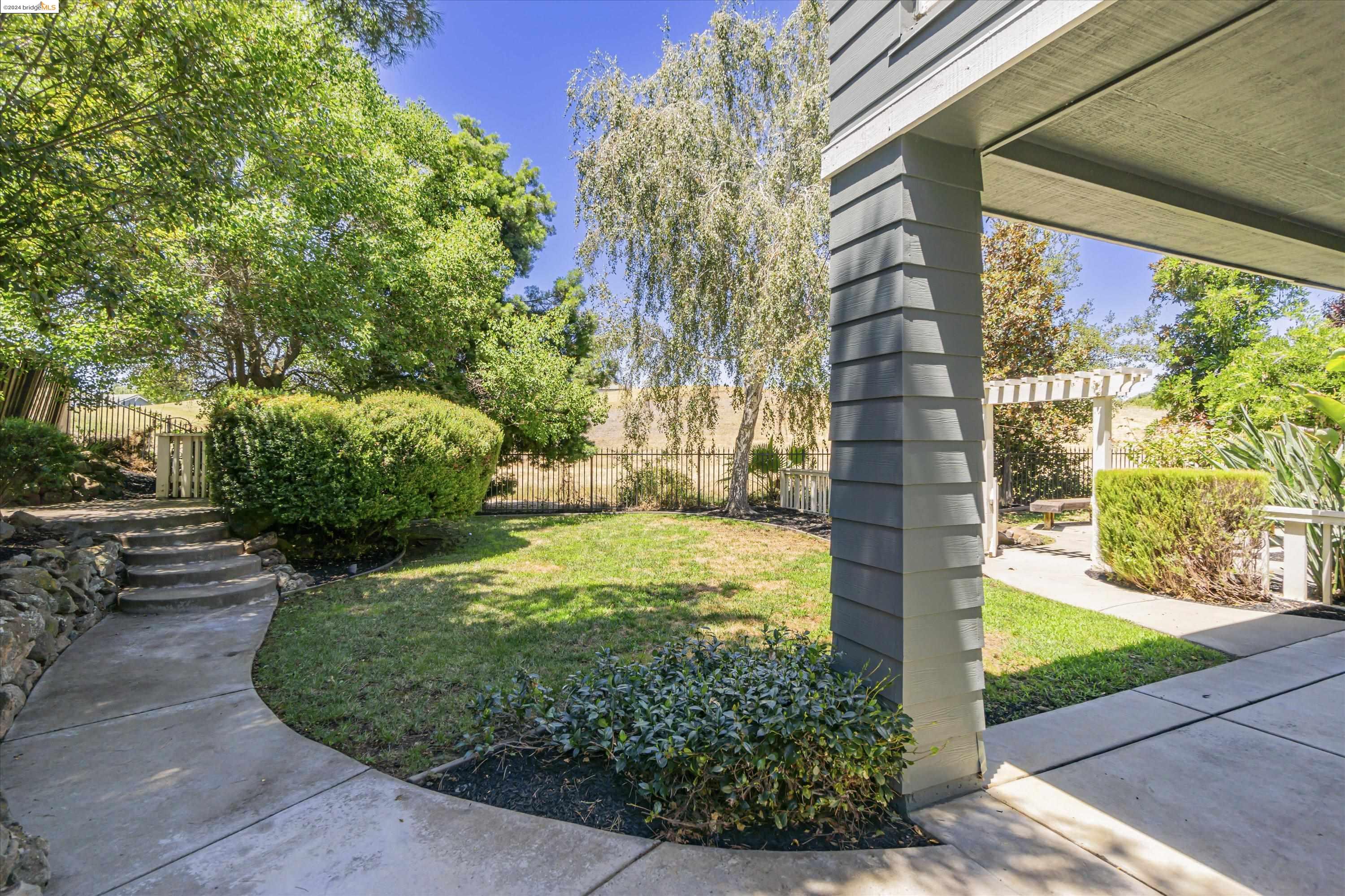 489 Lakeview Dr