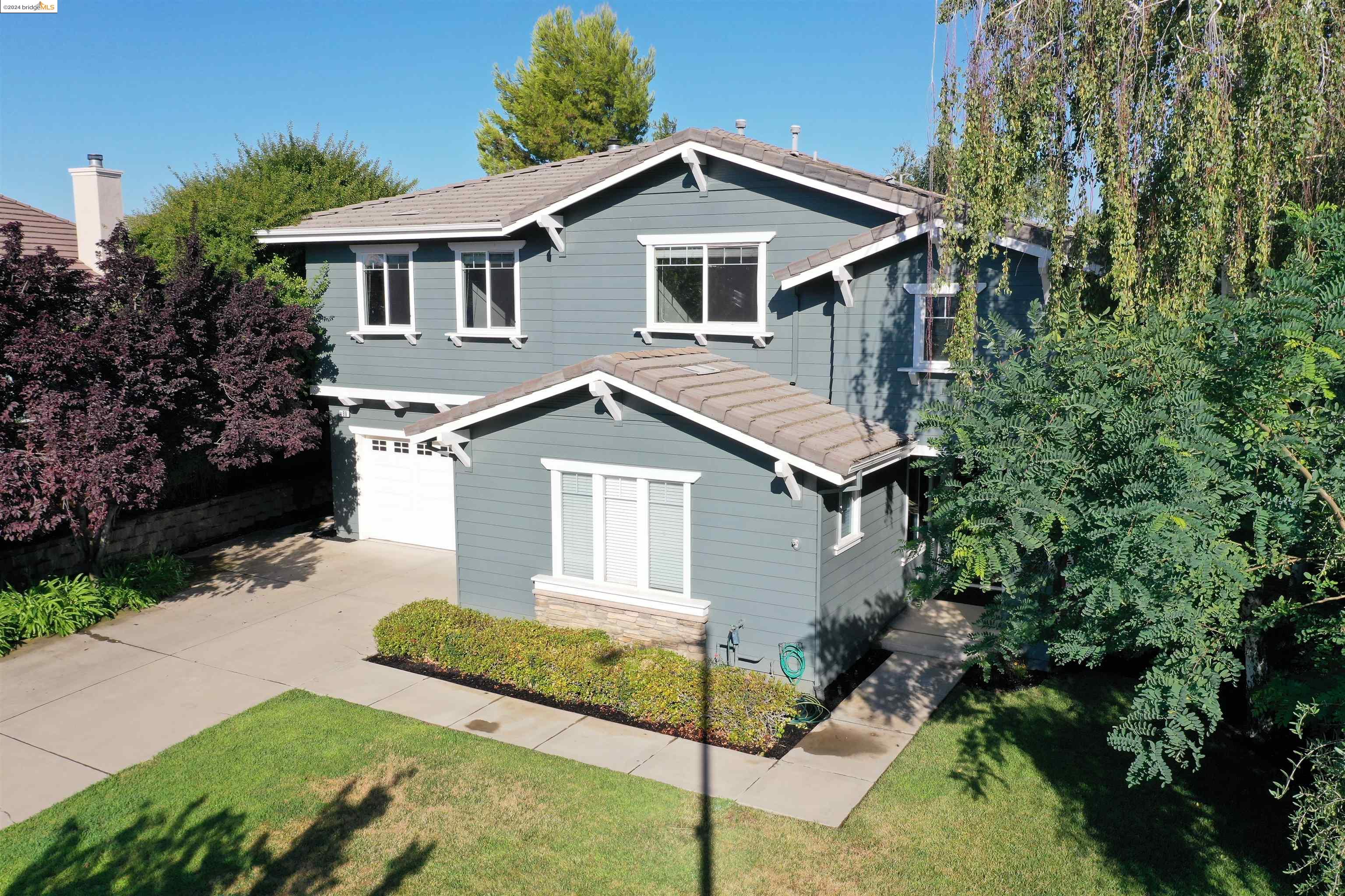 489 Lakeview Dr