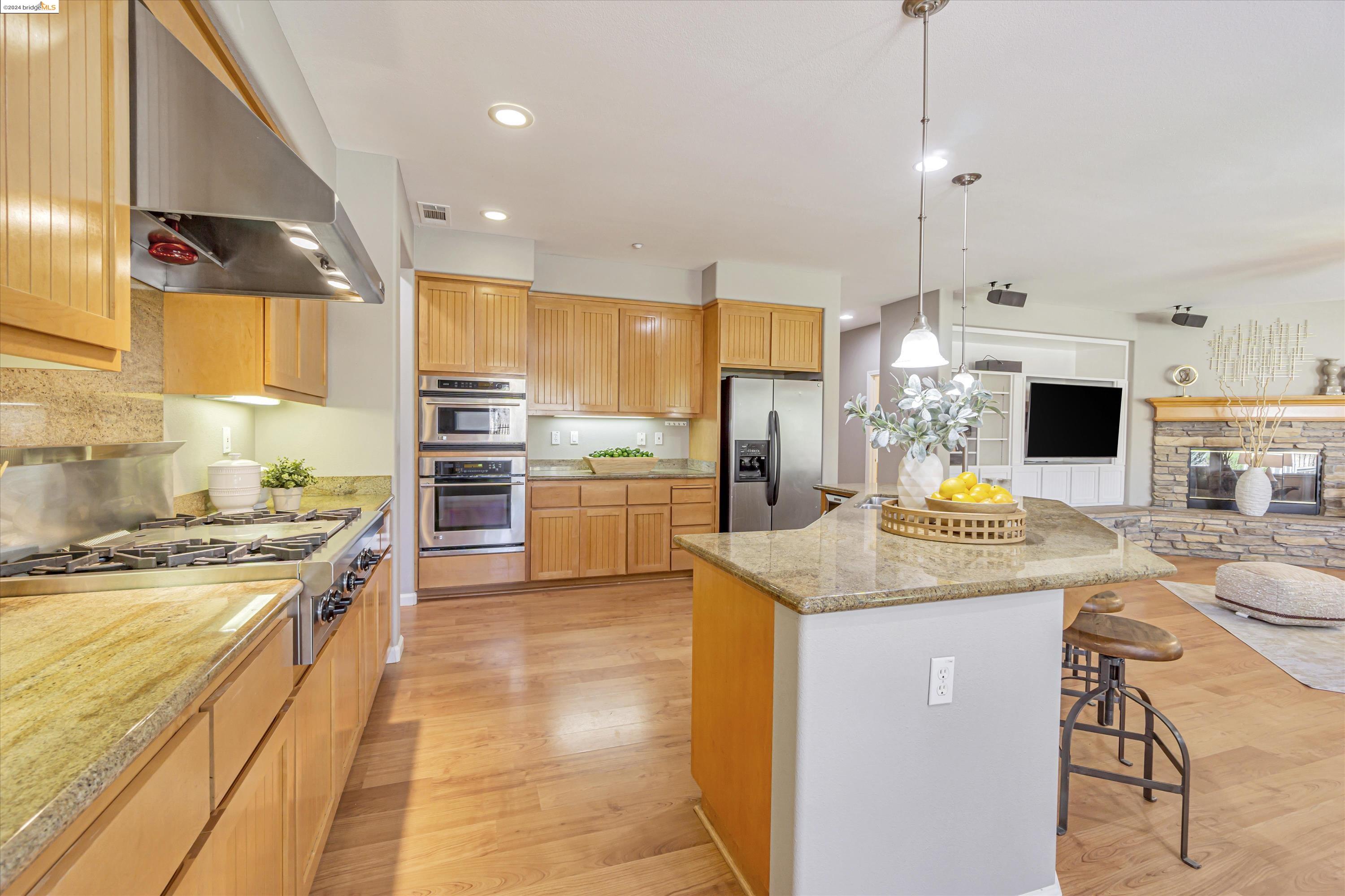 489 Lakeview Dr