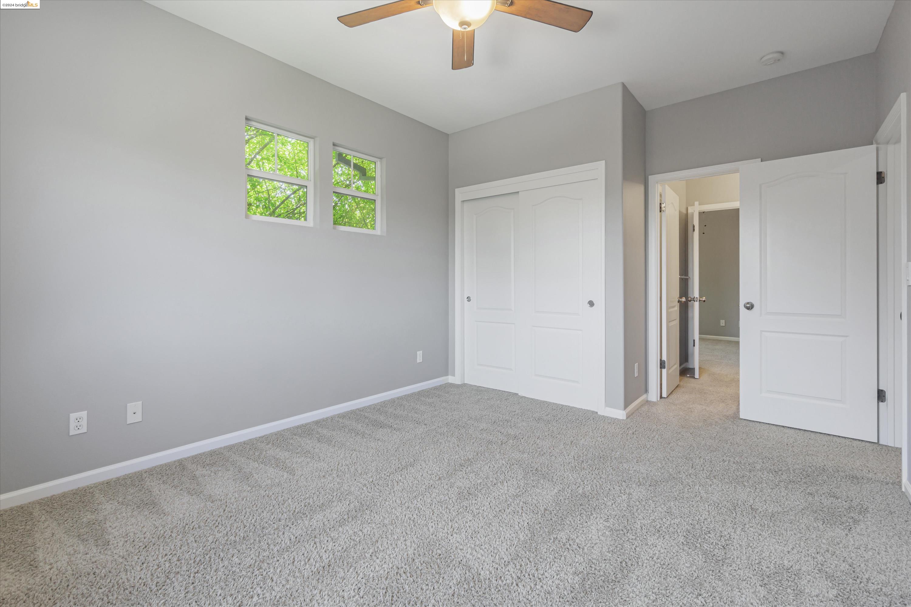 489 Lakeview Dr