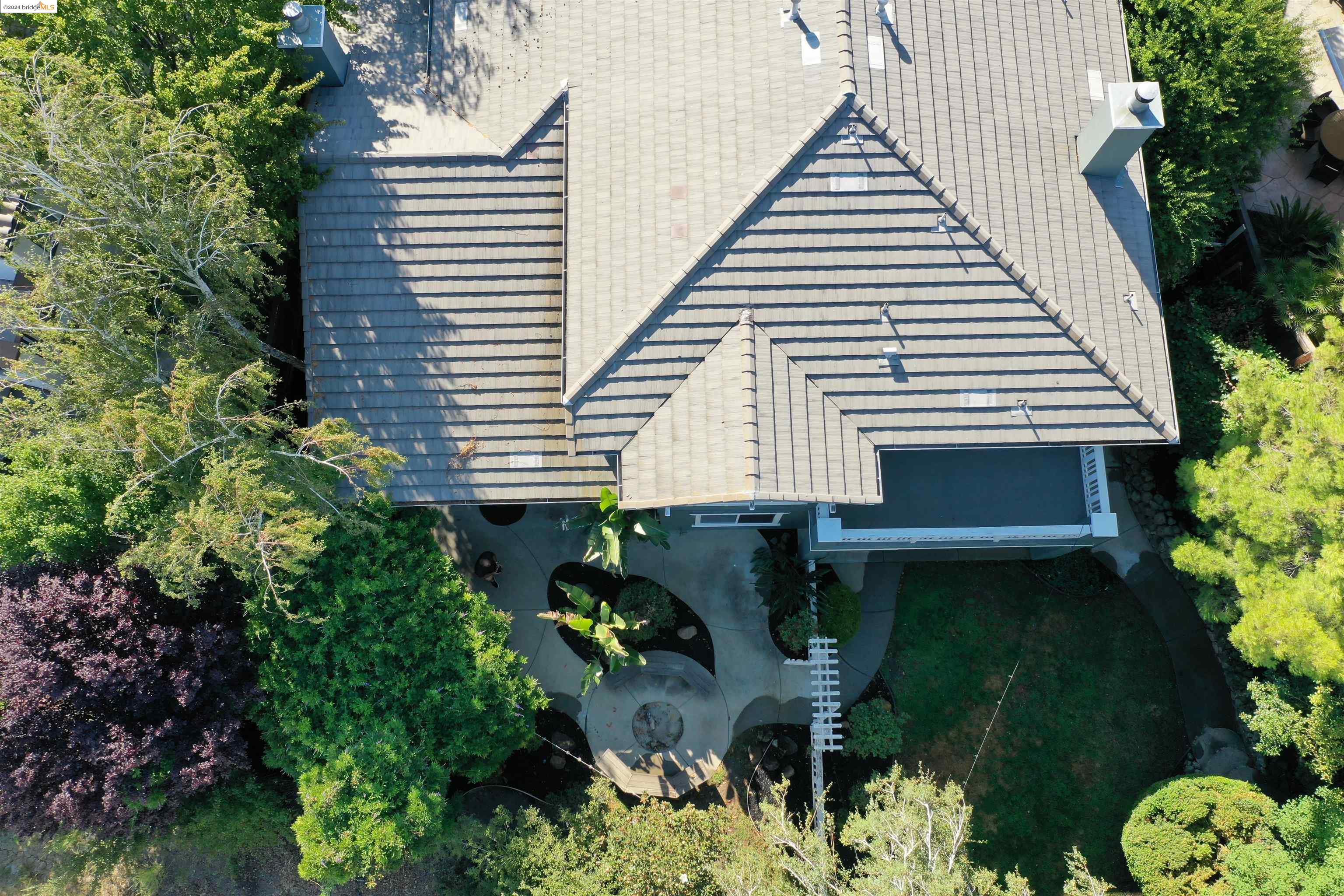 489 Lakeview Dr