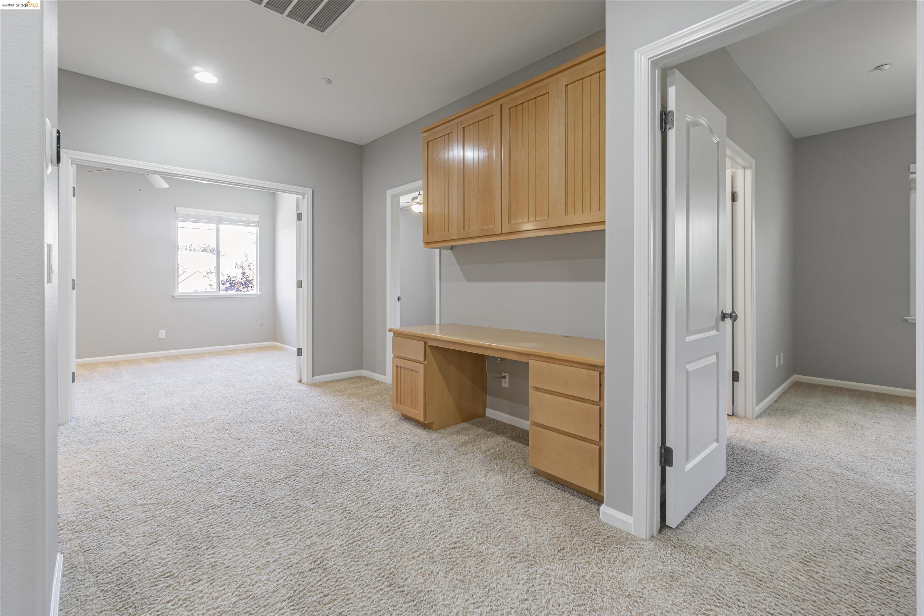 489 Lakeview Dr