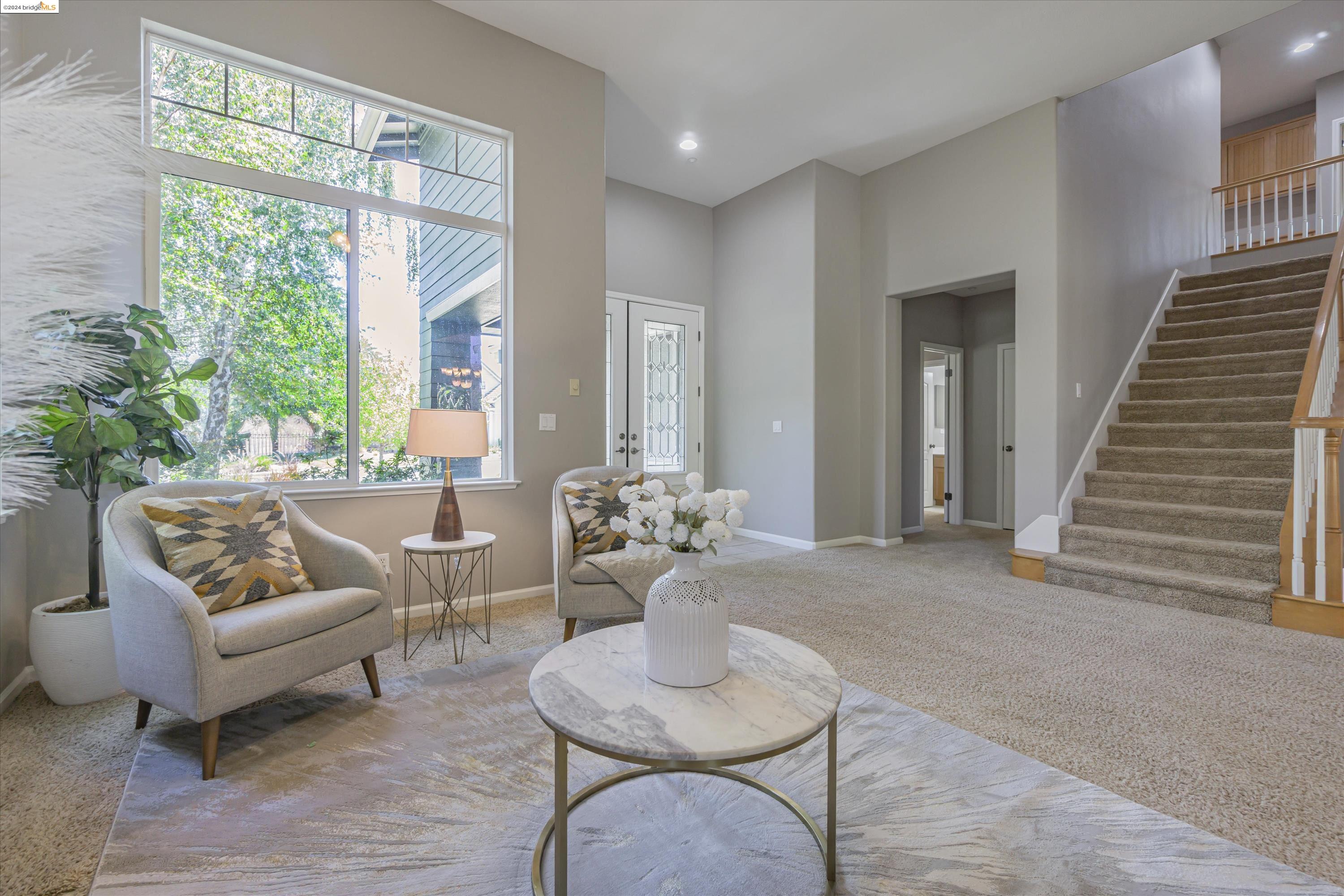 489 Lakeview Dr