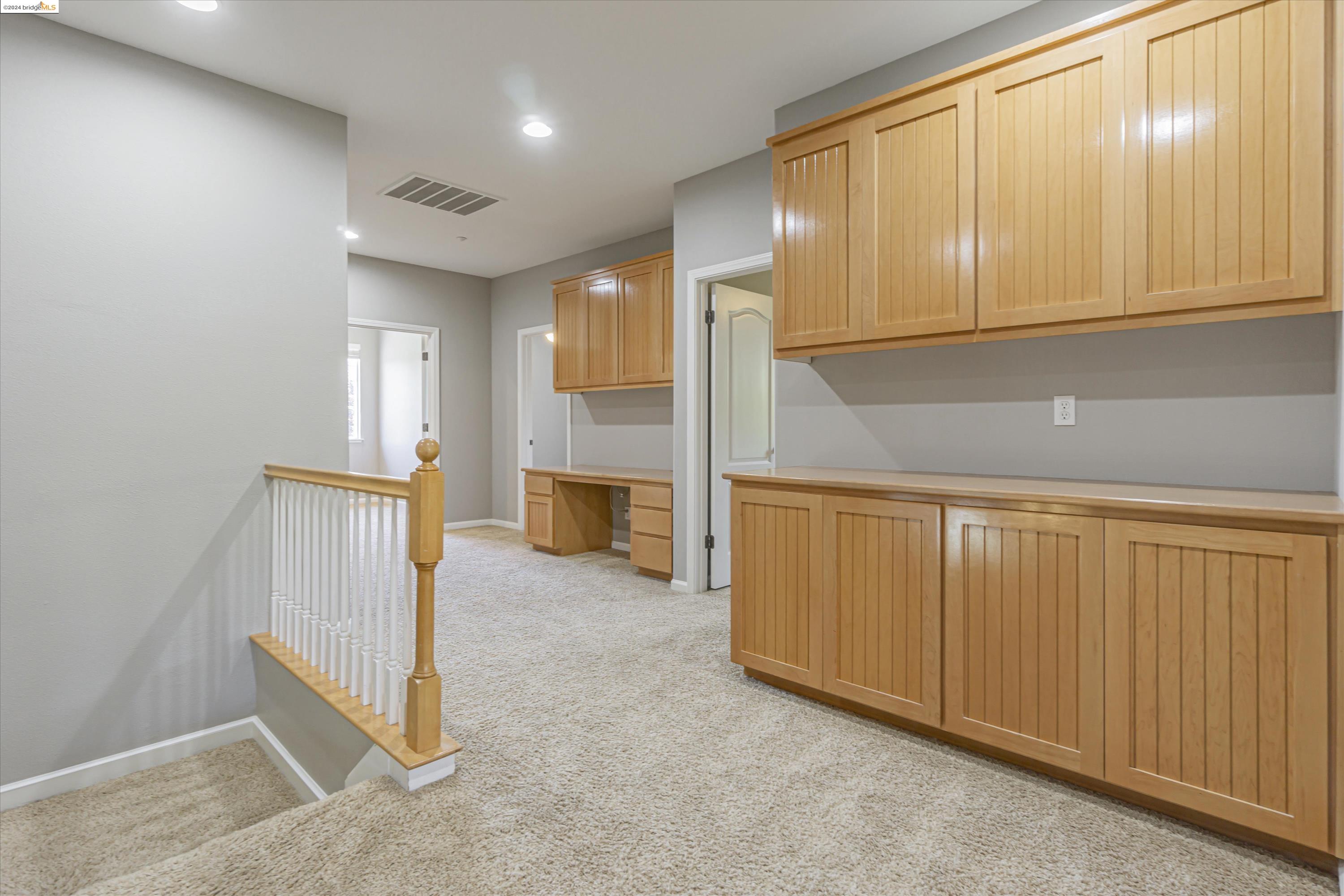 489 Lakeview Dr