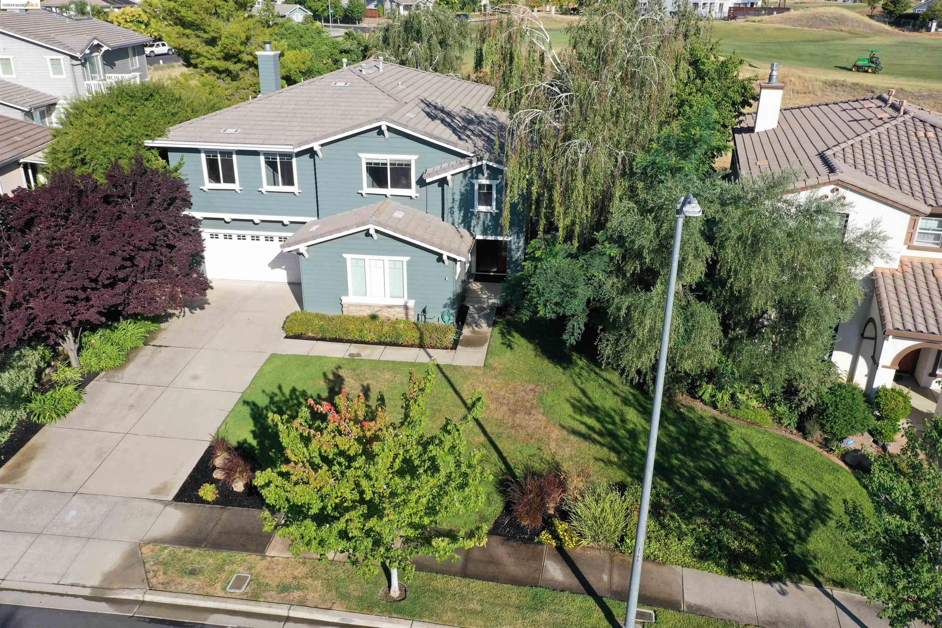 489 Lakeview Dr