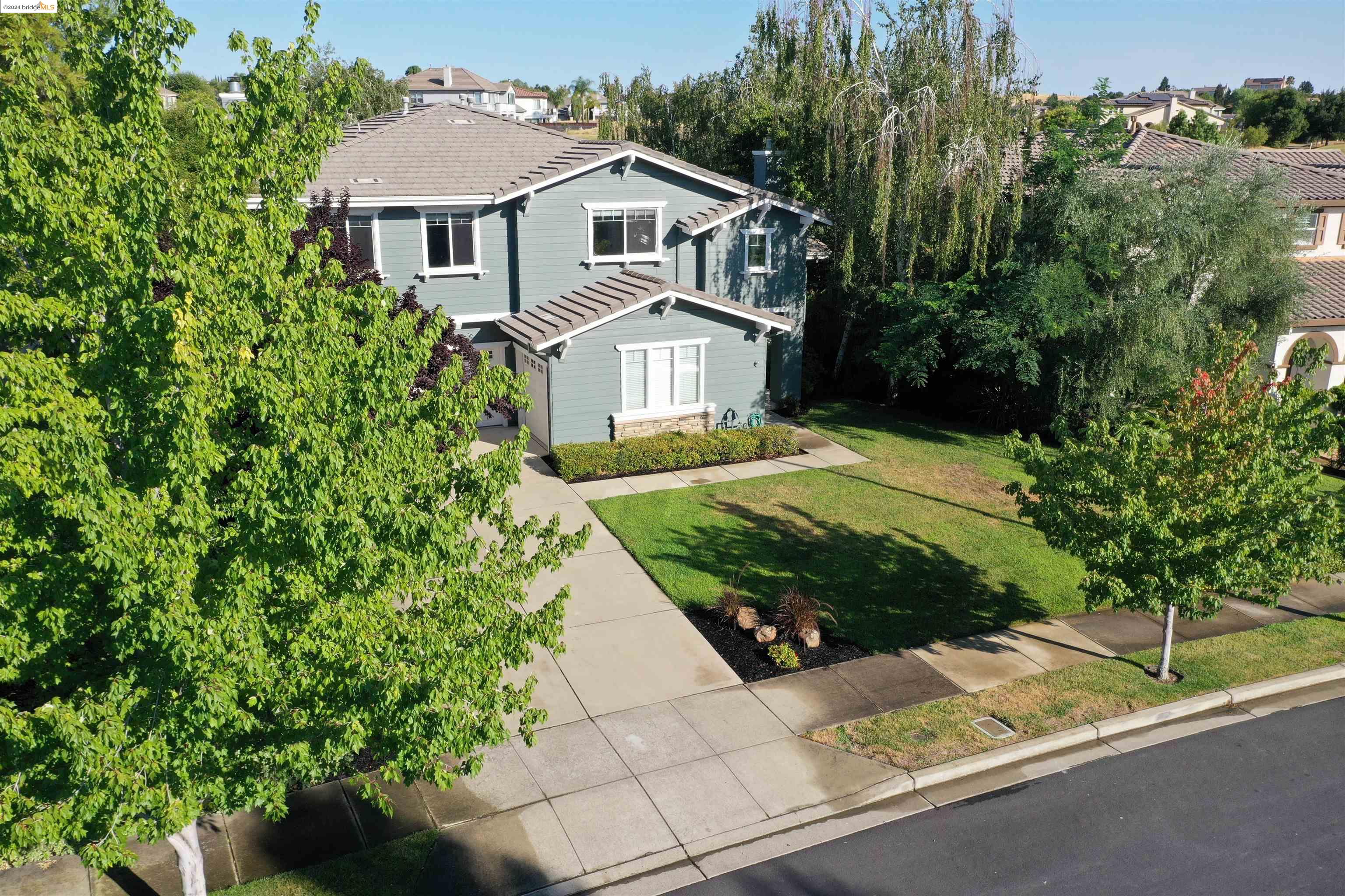 489 Lakeview Dr