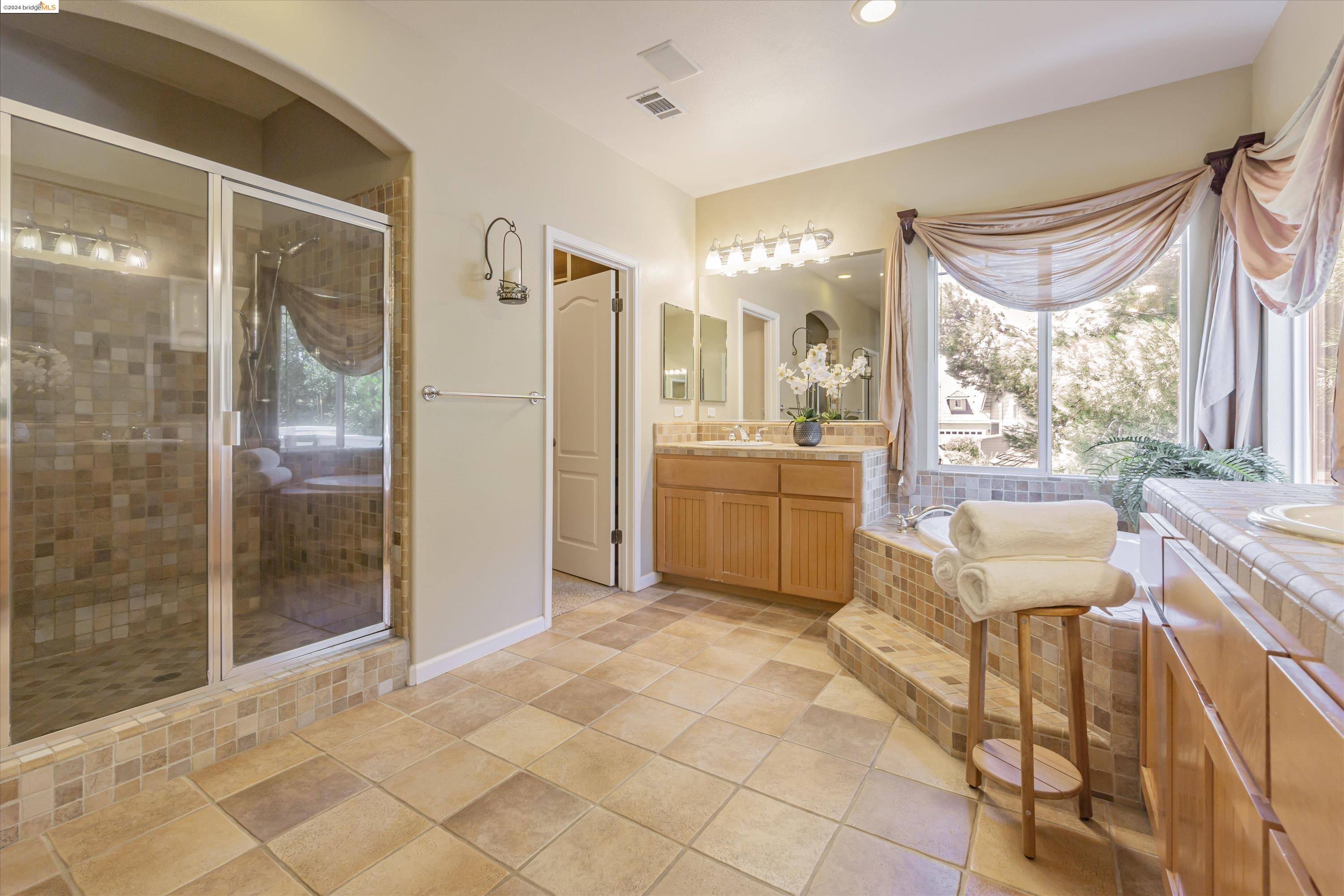 489 Lakeview Dr