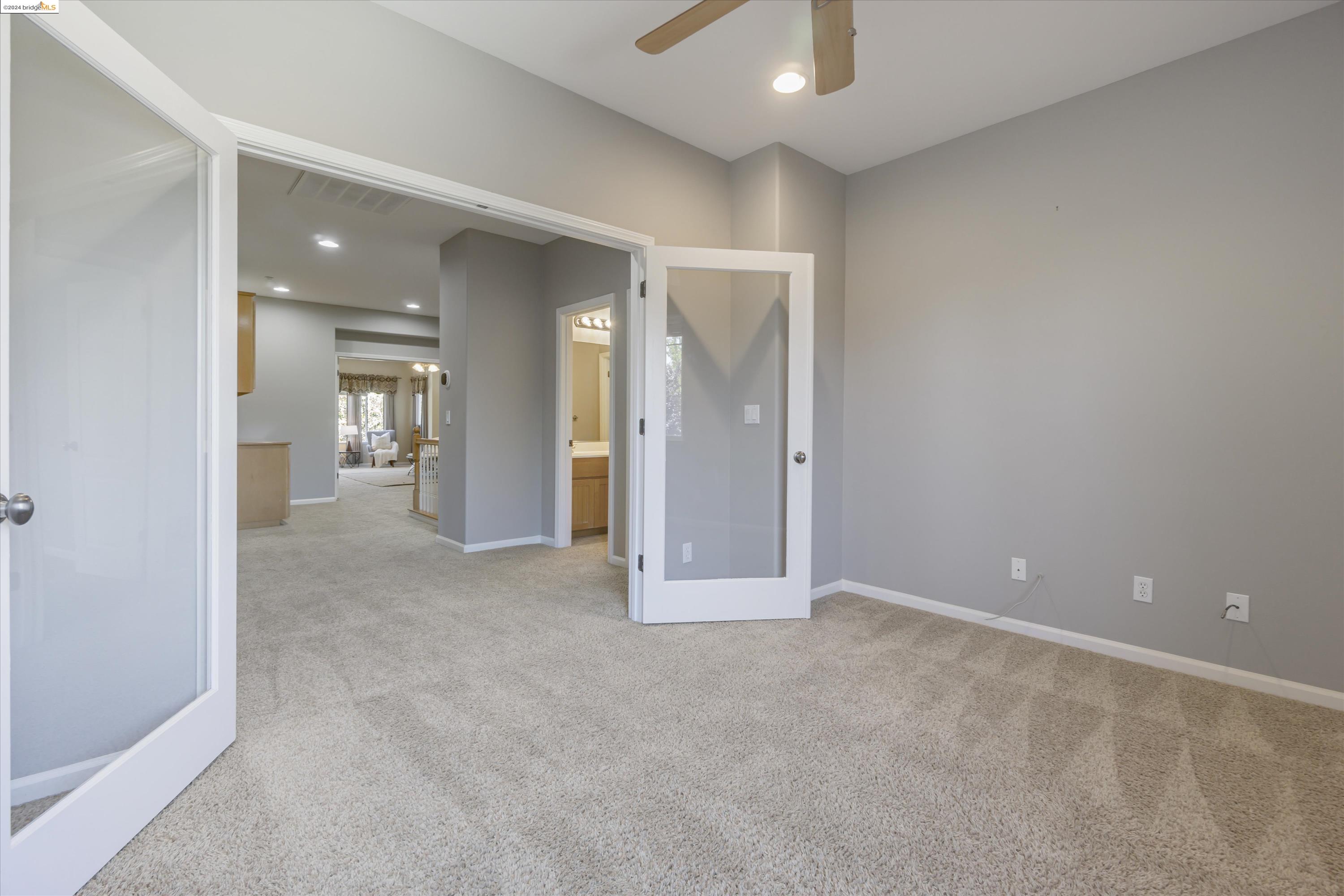 489 Lakeview Dr