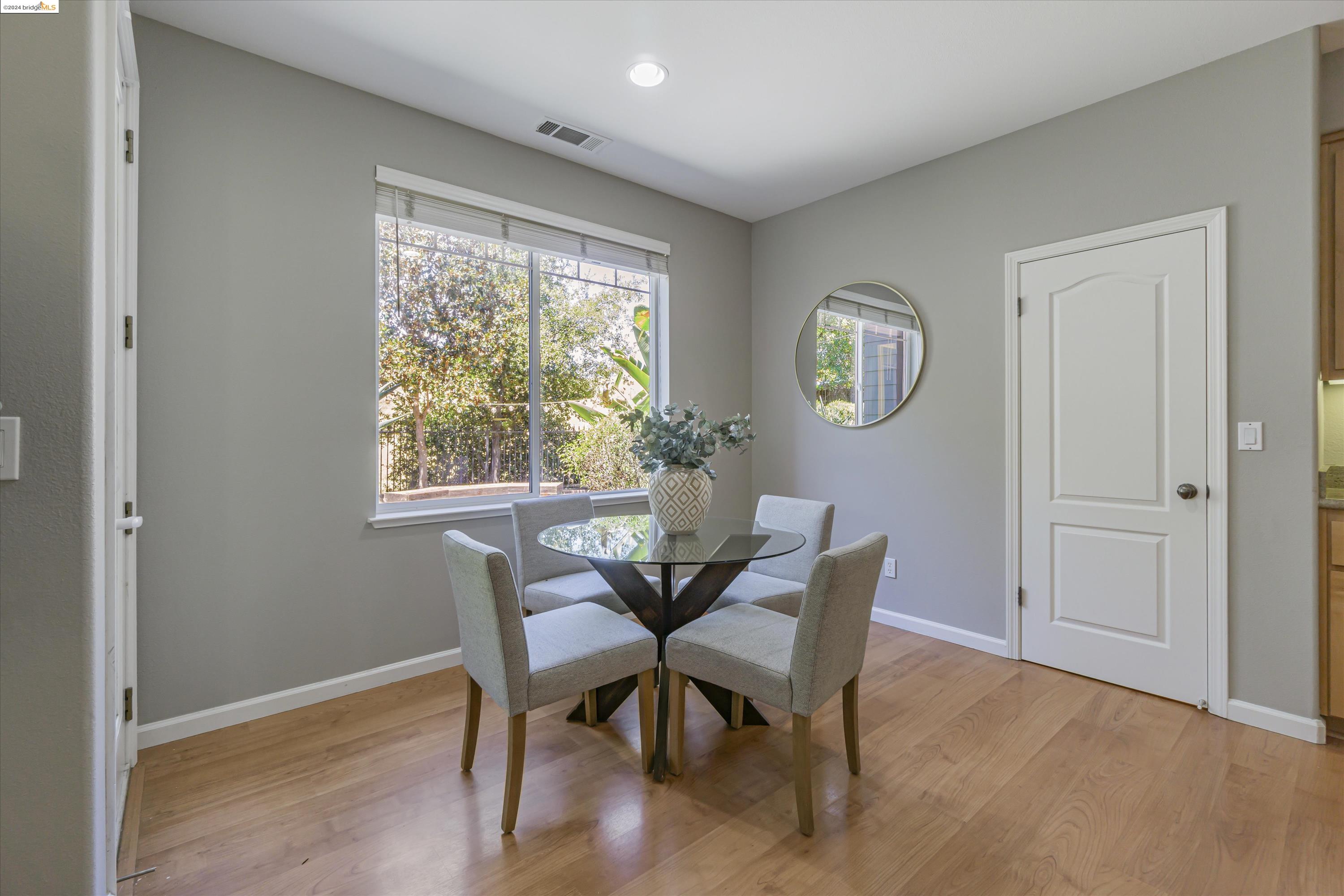 489 Lakeview Dr